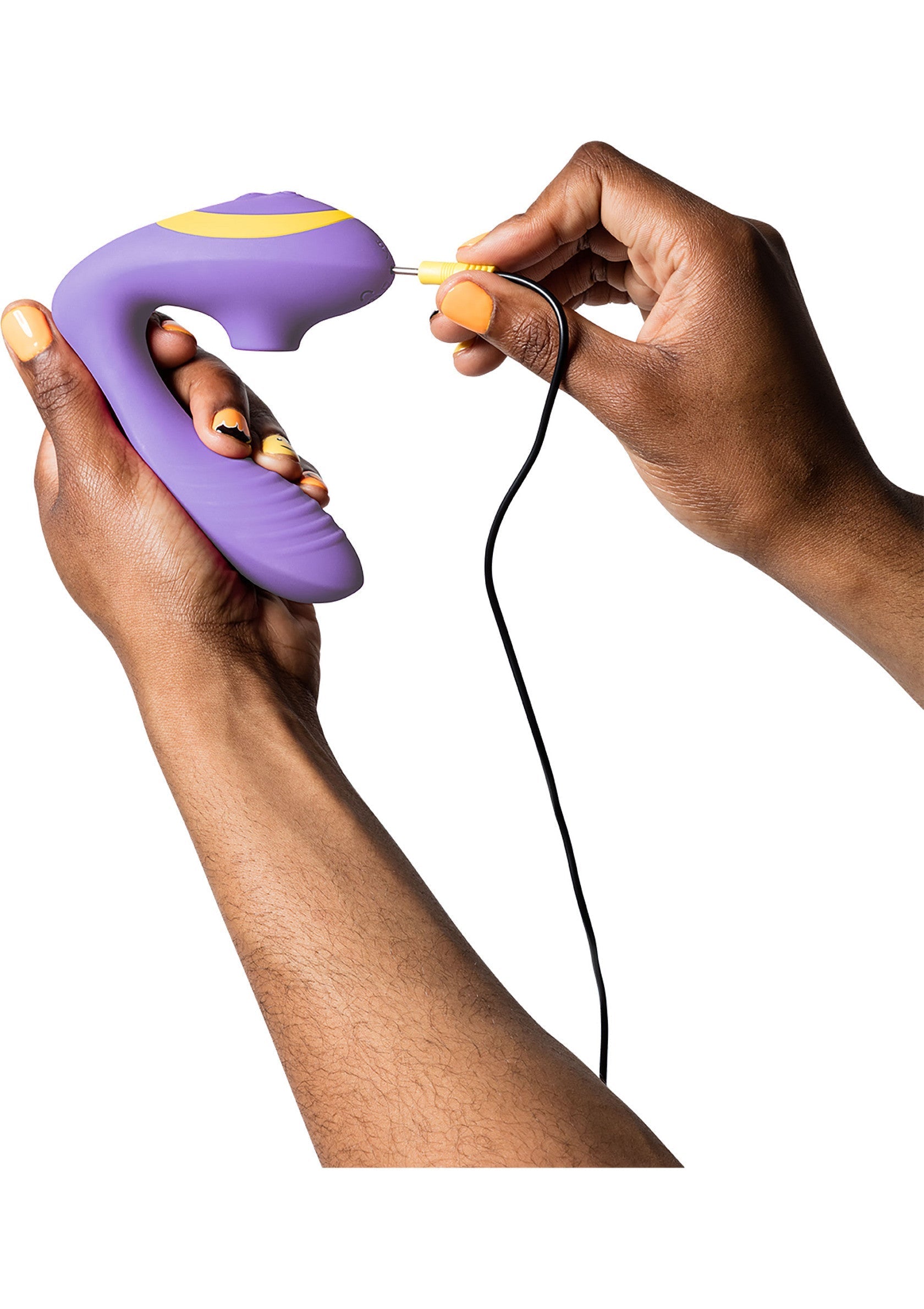 Masseur vibrant violet et jaune rechargeable. Découvrez le plaisir ultime avec notre masseur innovant et élégant.; Oplaadbare paarse en gele vibrerende stimulator. Ontdek ultiem genot met onze innovatieve en stijlvolle stimulator.; Rechargeable purple & yellow vibrating massager. Discover ultimate pleasure with our innovative & stylish stimulator.