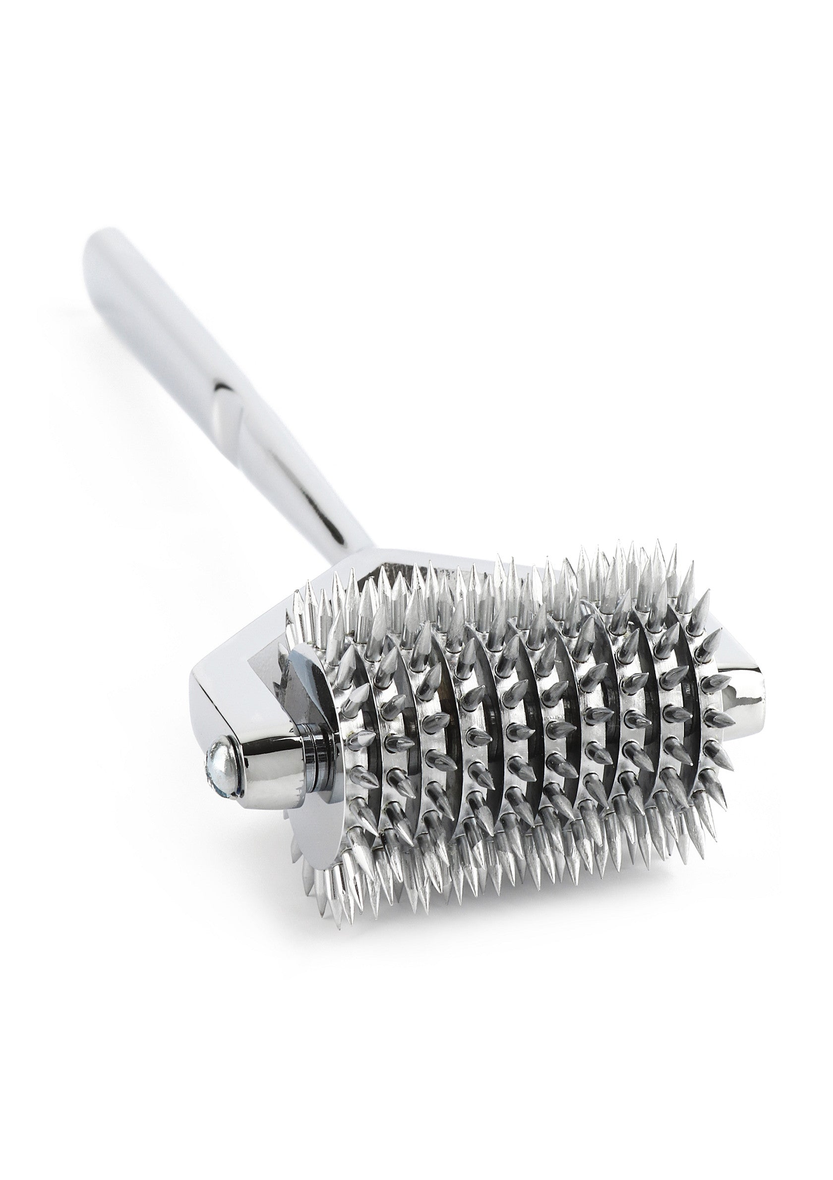 Rouleau de massage à picots en métal chromé pour stimuler et détendre les muscles.; Chromen metalen massage roller met stekels om spieren te stimuleren en te ontspannen.; Chrome metal pinwheel massage roller for muscle stimulation and relaxation.