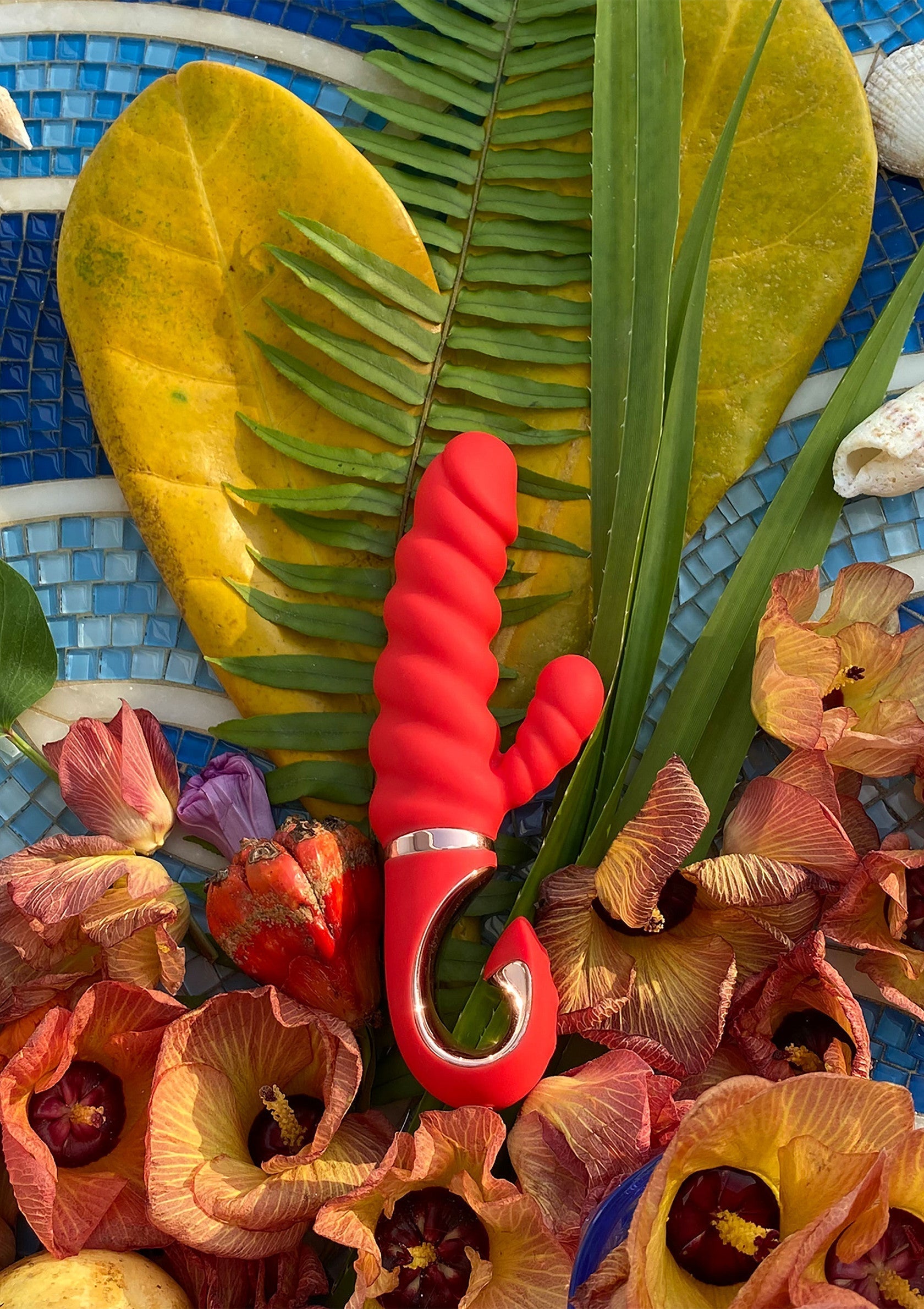 Vibromasseur rouge vibrant, parfait pour une exploration sensuelle. Design élégant, plaisir garanti.; Levendige rode vibrator, perfect voor sensuele ontdekking. Elegant design, gegarandeerd plezier.; Vibrant red vibrator, perfect for sensual exploration. Sleek design, guaranteed pleasure.