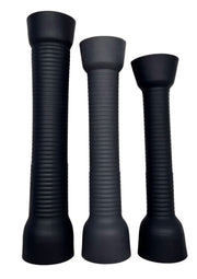 Bougeoirs noirs modernes. Ensemble de 3 tailles différentes. Décoration intérieure élégante et minimaliste.; Moderne zwarte kandelaars. Set van 3 verschillende formaten. Stijlvolle en minimalistische interieurdecoratie.; Modern black candle holders. Set of 3 different sizes. Stylish and minimalist home decor.