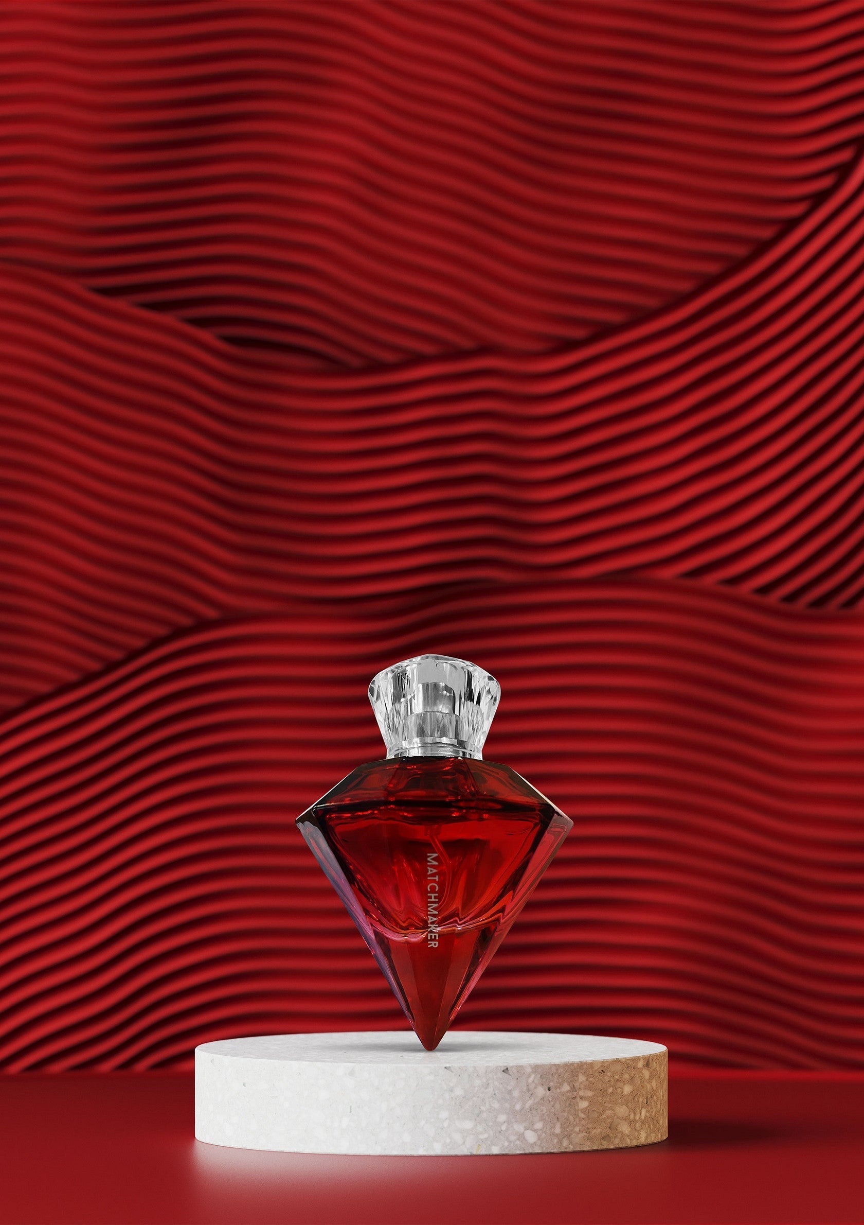 Flacon de parfum rouge luxueux. Idéal pour offrir ou se faire plaisir. Notes riches et capiteuses.; Luxe rode parfumfles. Perfect als cadeau of om jezelf te verwennen. Rijke, verleidelijke geurnoten.; Luxurious red perfume bottle. Perfect as a gift or for treating yourself. Rich, captivating scent notes.