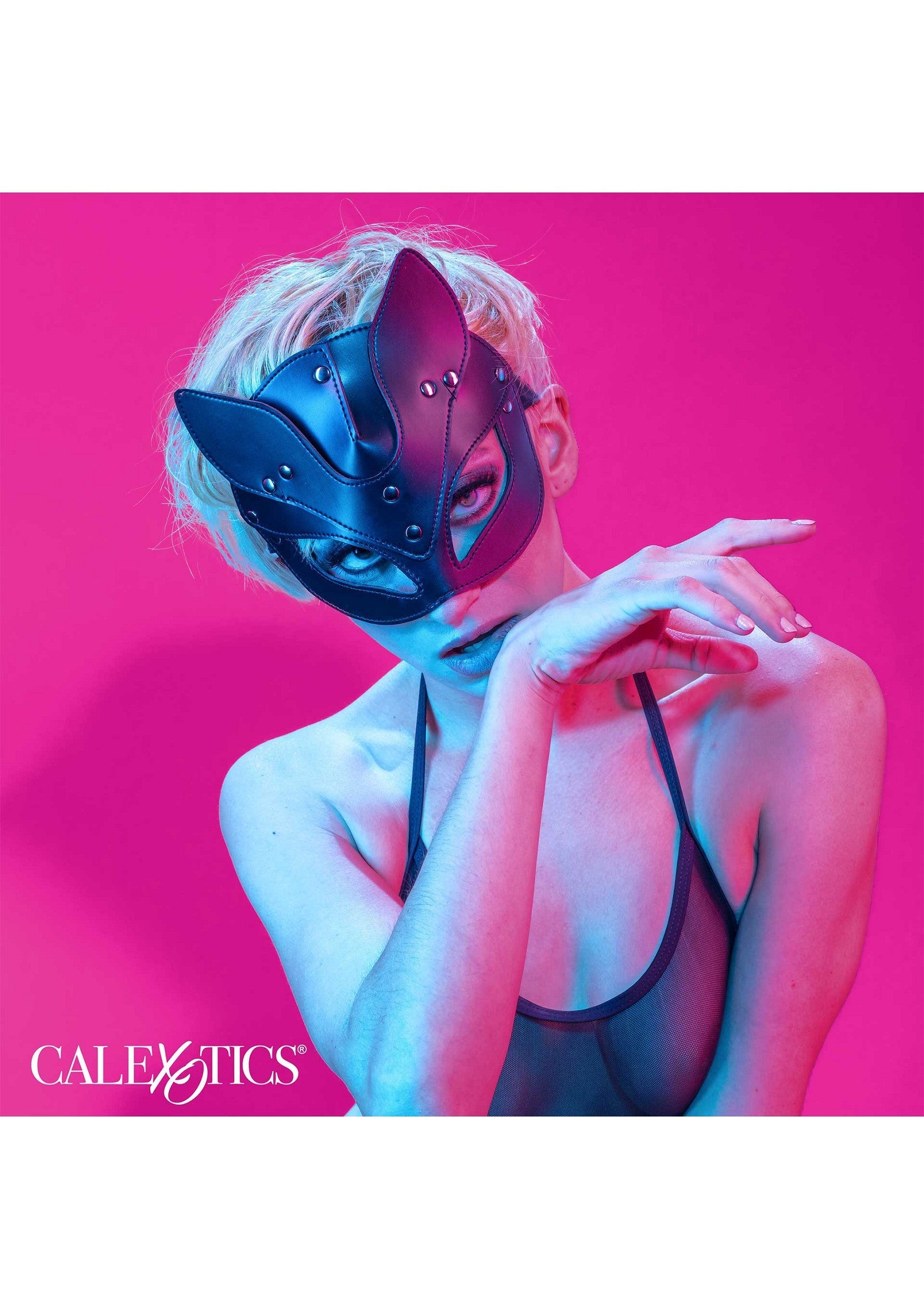 Masque de chat noir élégant Calexotics, parfait pour ajouter du mystère et de la sensualité à votre look. ; Stijlvol zwart kattenmasker van Calexotics, perfect om mysterie en sensualiteit aan je look toe te voegen.; Stylish black cat mask from Calexotics, perfect for adding mystery and sensuality to your look.