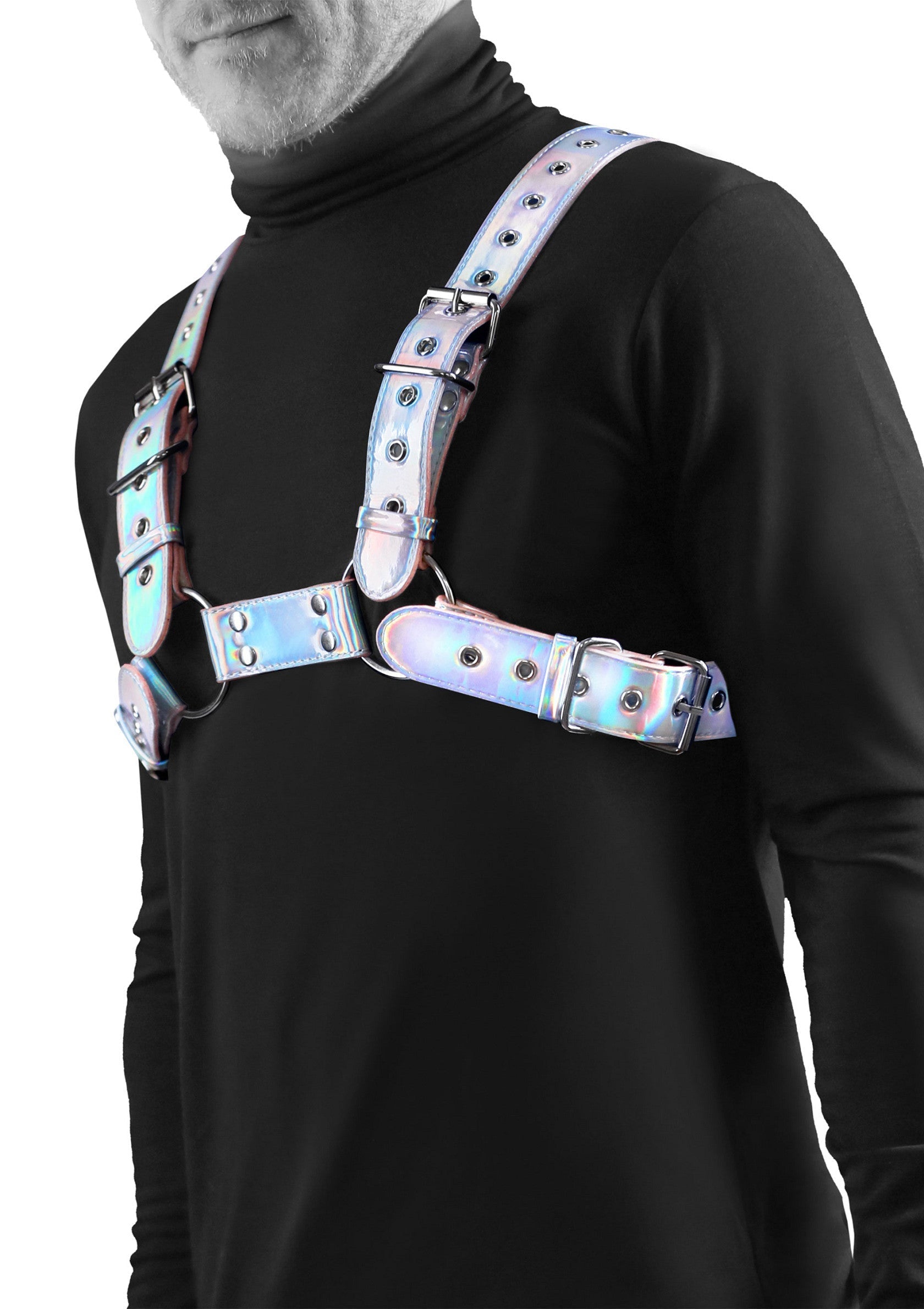 Harnais holographique argenté réglable pour hommes, style futuriste et audacieux. Accessoire de mode unique.; Zilverkleurig holografisch harnas voor heren, verstelbaar. Een futuristische en gewaagde accessoire.; Silver holographic harness for men, adjustable. A futuristic and edgy fashion statement.