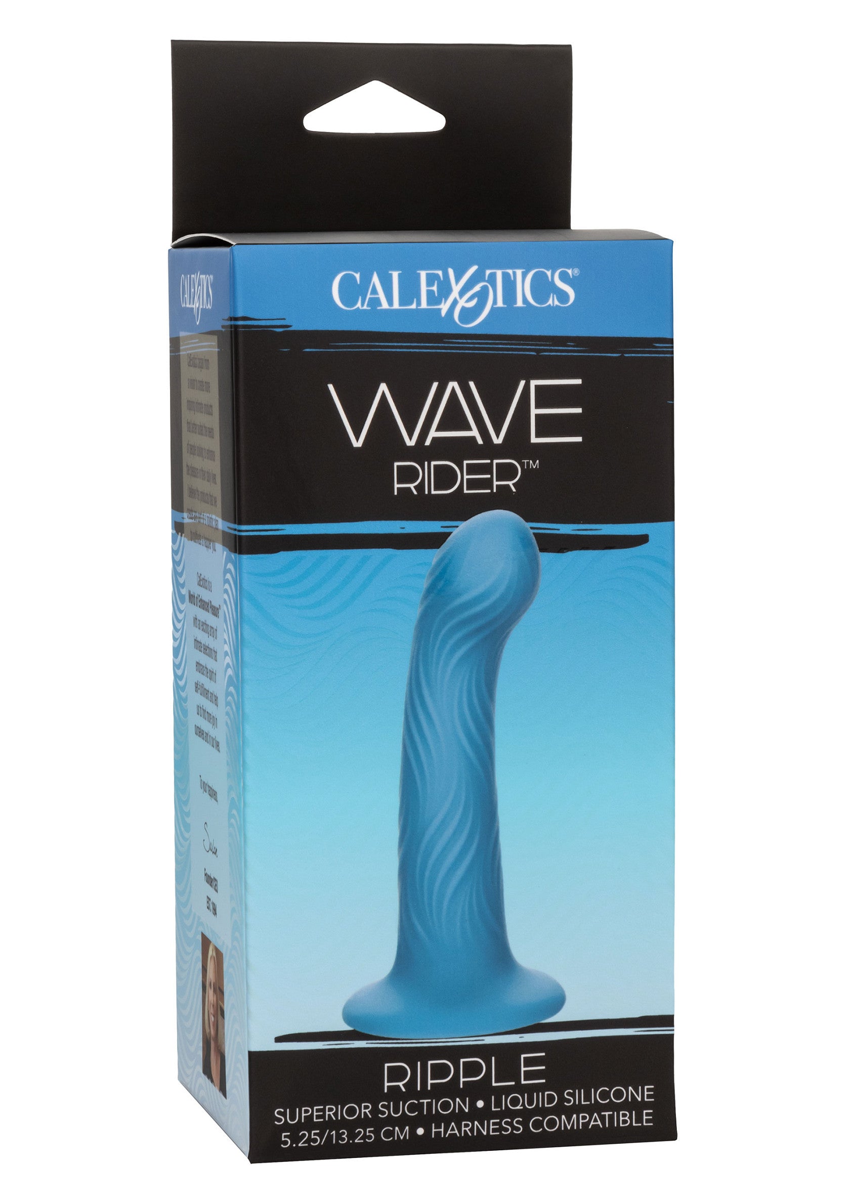 CalExotics Wave Rider Ripple : gode en silicone liquide bleu avec ventouse et compatible harnais. ; CalExotics Wave Rider Ripple: blauwe vloeibare siliconen dildo met zuignap en geschikt voor harnas.; CalExotics Wave Rider Ripple: blue liquid silicone dildo with suction cup and harness compatible.