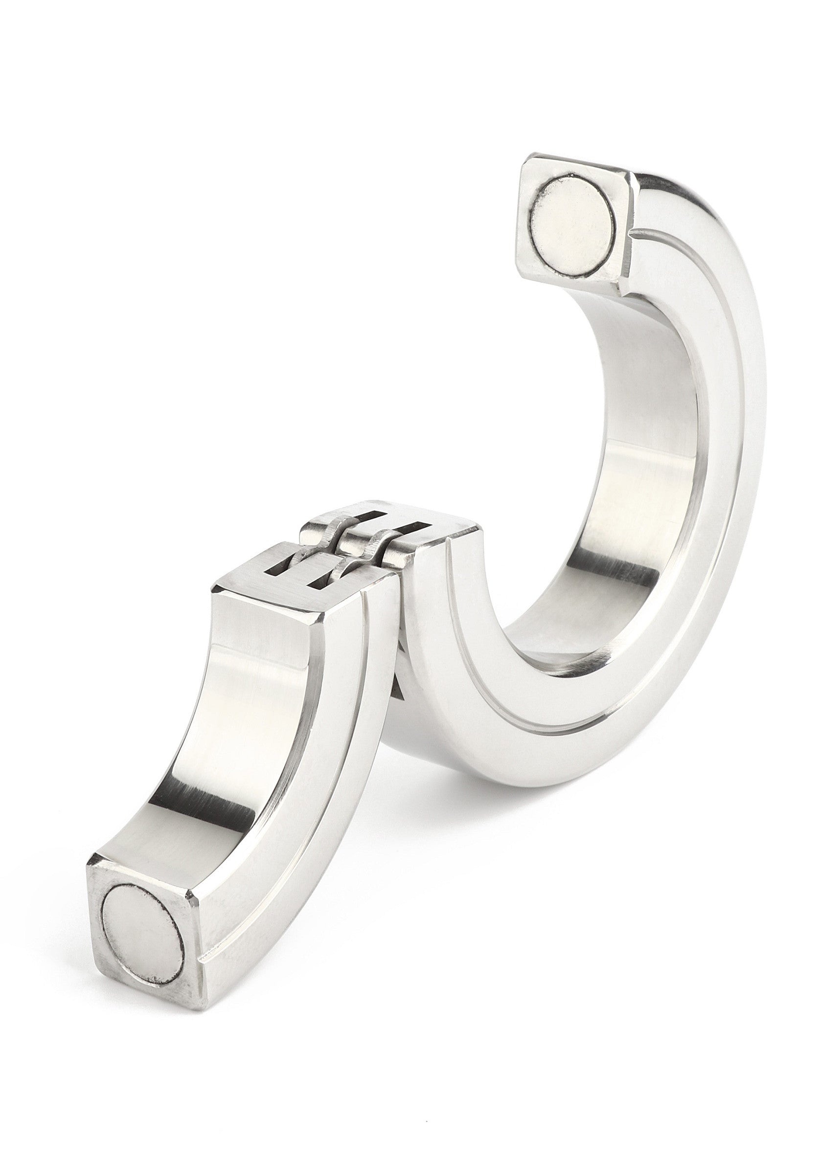Anneau magnétique en acier inoxydable pour hommes. Mode, accessoire BDSM.; Magnetische ring van roestvrij staal voor heren. Mode, BDSM accessoire.; Stainless steel magnetic ring for men. Fashion, BDSM accessory.