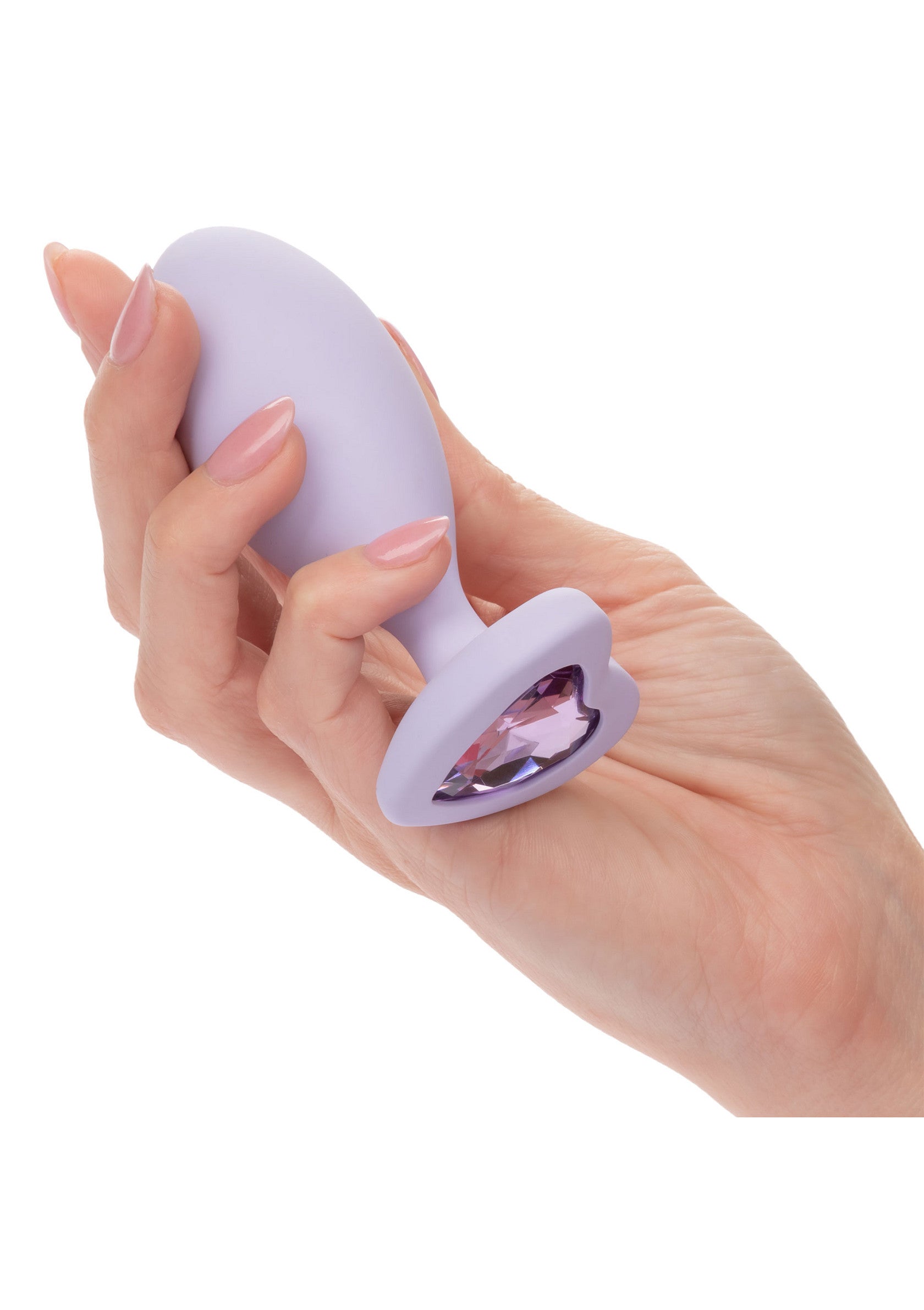 Plug anal lavande avec bijou en forme de cœur pour une stimulation sensuelle et élégante.; Lavendelkleurige anaal plug met hartvormige edelsteen voor sensuele en elegante stimulatie.; Lavender anal plug with heart-shaped jewel for sensual and elegant stimulation.