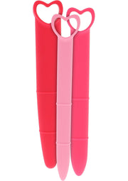 Jouets roses et rouges en forme de cœur pour adultes.; Roze en rode speeltjes in hartvorm voor volwassenen.; Pink and red heart-shaped toys for adults.