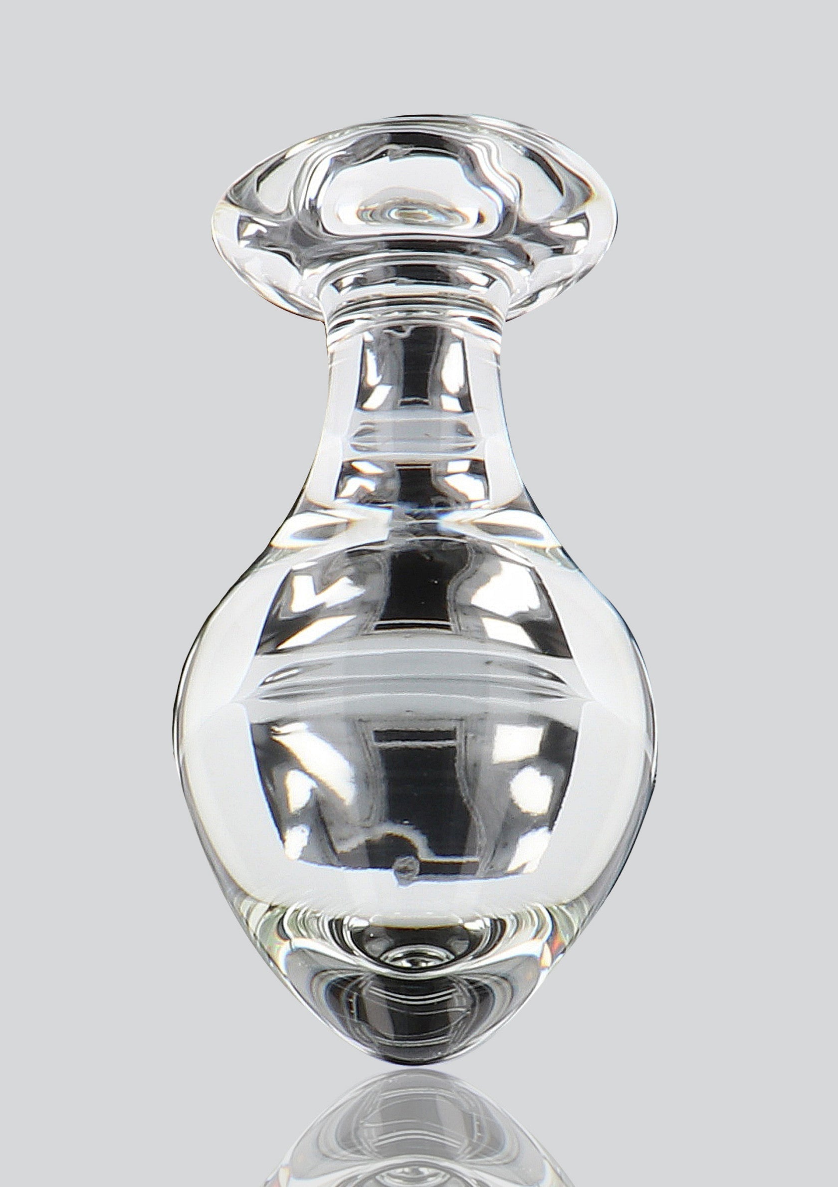 Vase décoratif en verre transparent, élégant et moderne. Idéal pour sublimer votre intérieur avec une touche de raffinement.; Decoratieve vaas van helder glas, elegant en modern. Ideaal om uw interieur te verfraaien met een vleugje verfijning.; Elegant and modern decorative vase made of clear glass. Ideal for enhancing your interior with a touch of refinement.