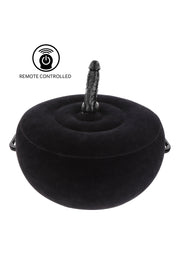 Coussin vibrant noir avec gode télécommandé pour des plaisirs intenses et personnalisés.; Zwart vibrerend kussen met afstandsbedienbare dildo voor intense en persoonlijke genot.; Black vibrating cushion with remote controlled dildo for intense and personalized pleasure.