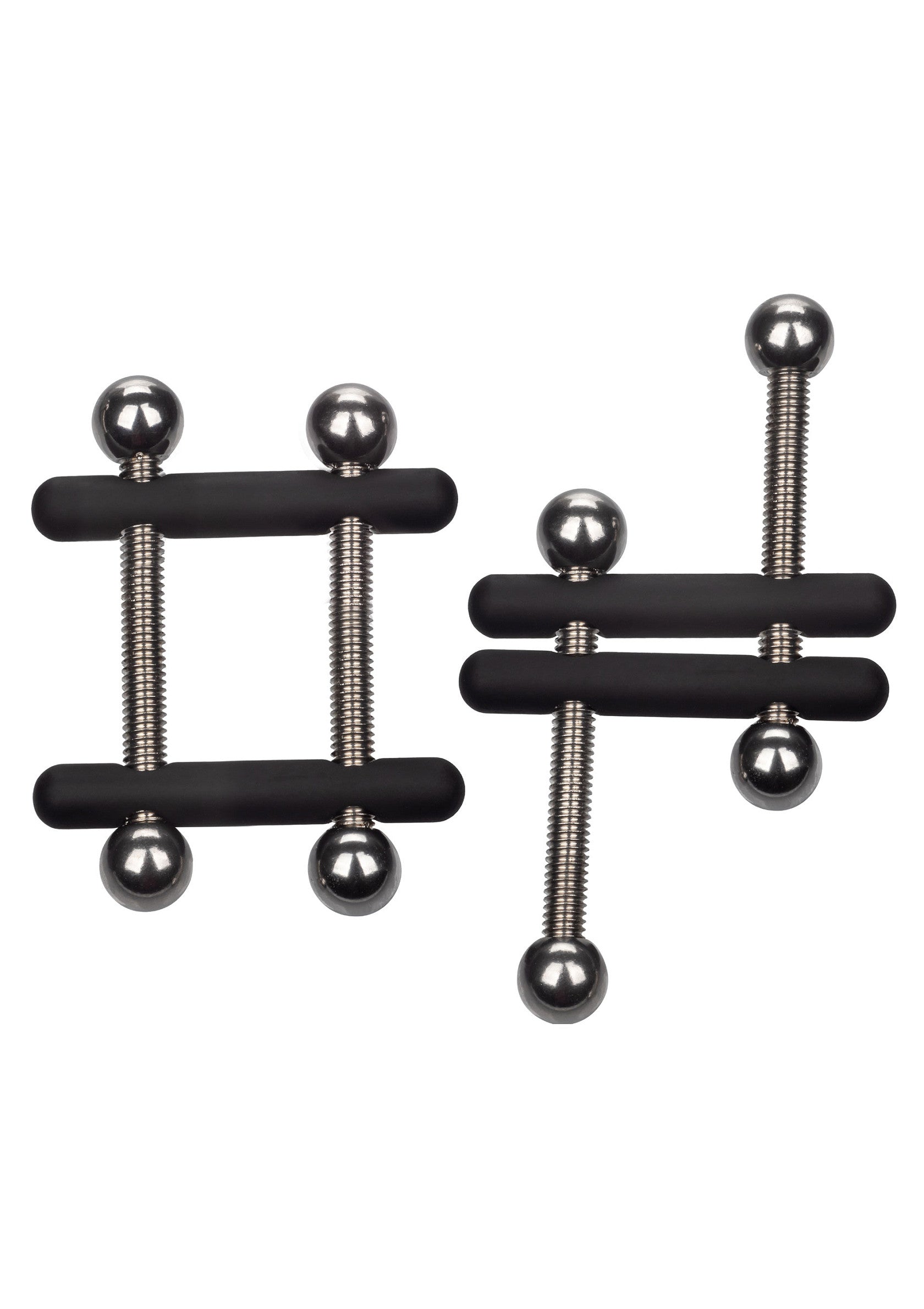 Pinces à tétons réglables avec billes en métal. Accessoires coquins pour pimenter votre vie amoureuse. ; Verstelbare tepelklemmen met metalen ballen. Speelse accessoires om je liefdesleven op te fleuren.; Adjustable nipple clamps with metal balls. Playful accessories to spice up your love life.