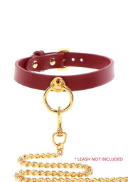 Collier bordeaux avec anneau doré et chaîne, pour un look audacieux et élégant. Laisse non incluse.; Bordeaux halsband met gouden ring en ketting, voor een gedurfde en elegante look. Riem niet inbegrepen.; Burgundy collar with gold ring & chain, for a bold & elegant look. Leash not included.