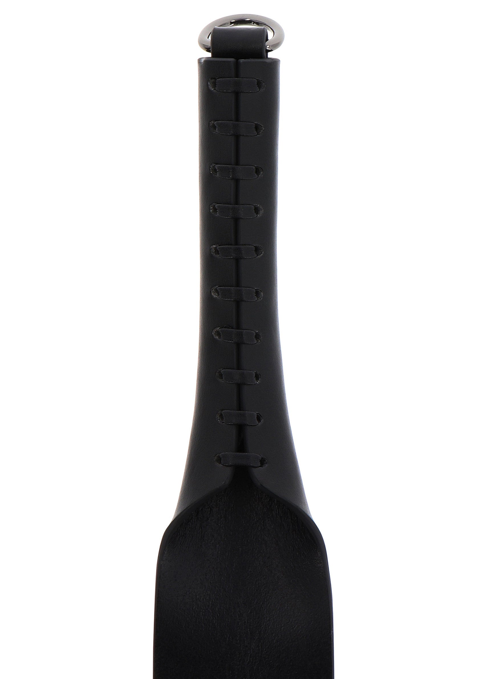 Palette en cuir noir élégante avec boucle en métal, parfaite pour les jeux de rôle et le plaisir sensuel.; Elegante zwarte lederen paddle met metalen lus, perfect voor rollenspellen en sensueel genot.; Elegant black leather paddle with metal loop, perfect for roleplay and sensual pleasure.