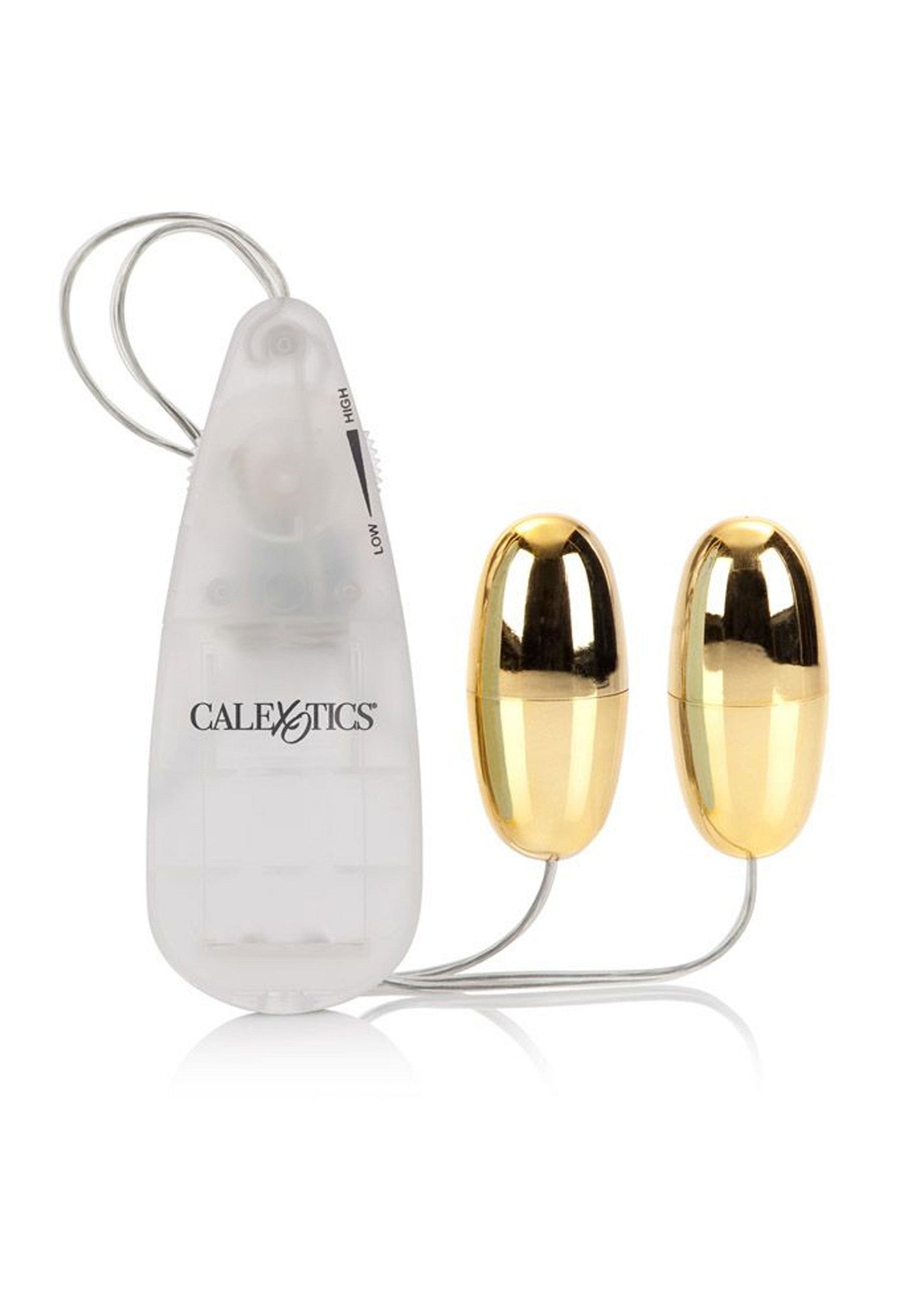 Perles de geisha dorées, contrôle de vibrations CalExotics pour plaisir intime.; Gouden geishaballen met CalExotics vibratiebediening voor intiem plezier.; Golden geisha beads with CalExotics vibration control for intimate pleasure.