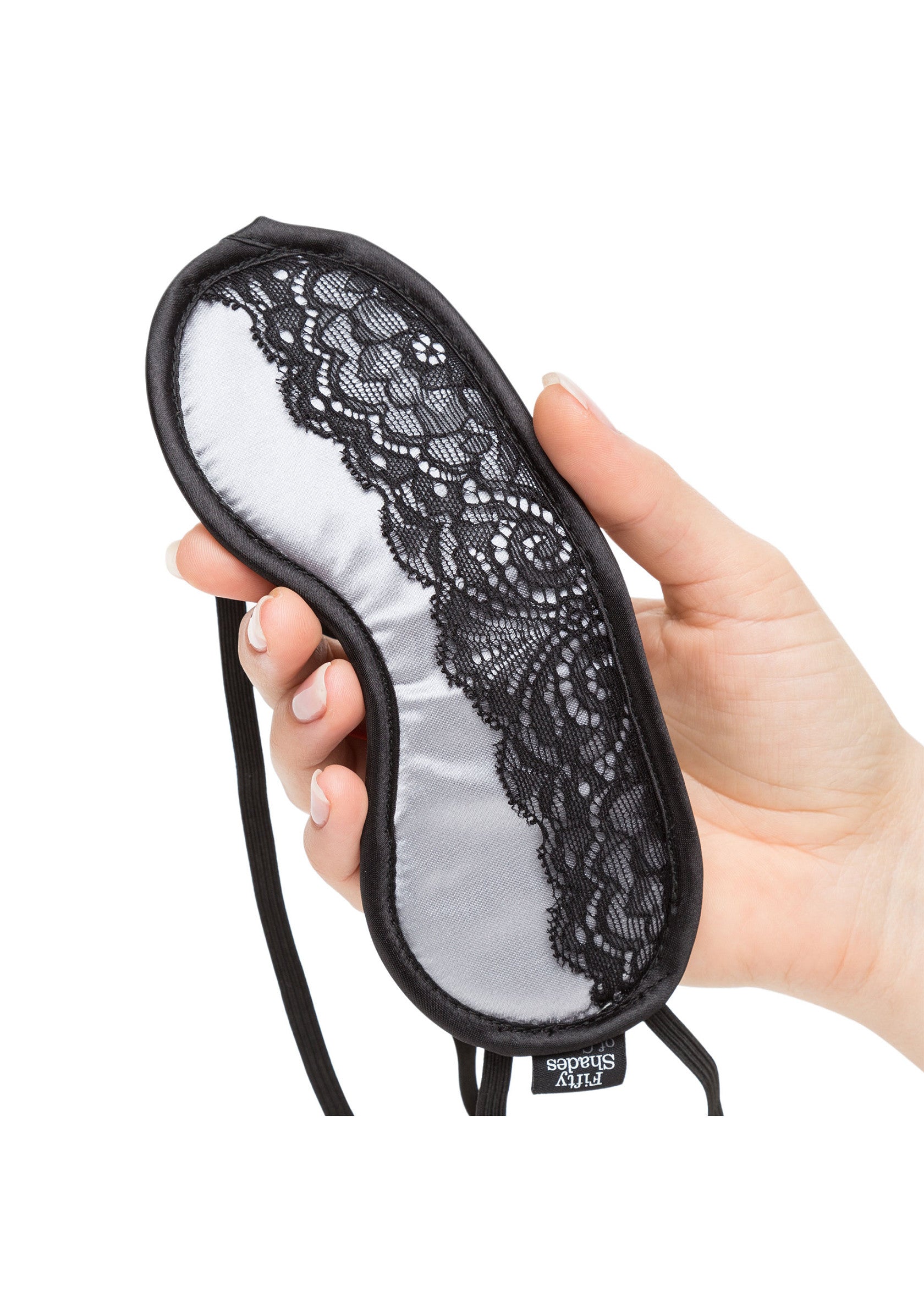 Masque de sommeil en dentelle noire et satin. Accessoire de nuit élégant pour un sommeil paisible.; Zwart kanten satijnen slaapmasker. Elegante nachtaccessoire voor een goede nachtrust.; Black lace satin sleep mask. Elegant night accessory for a peaceful sleep.