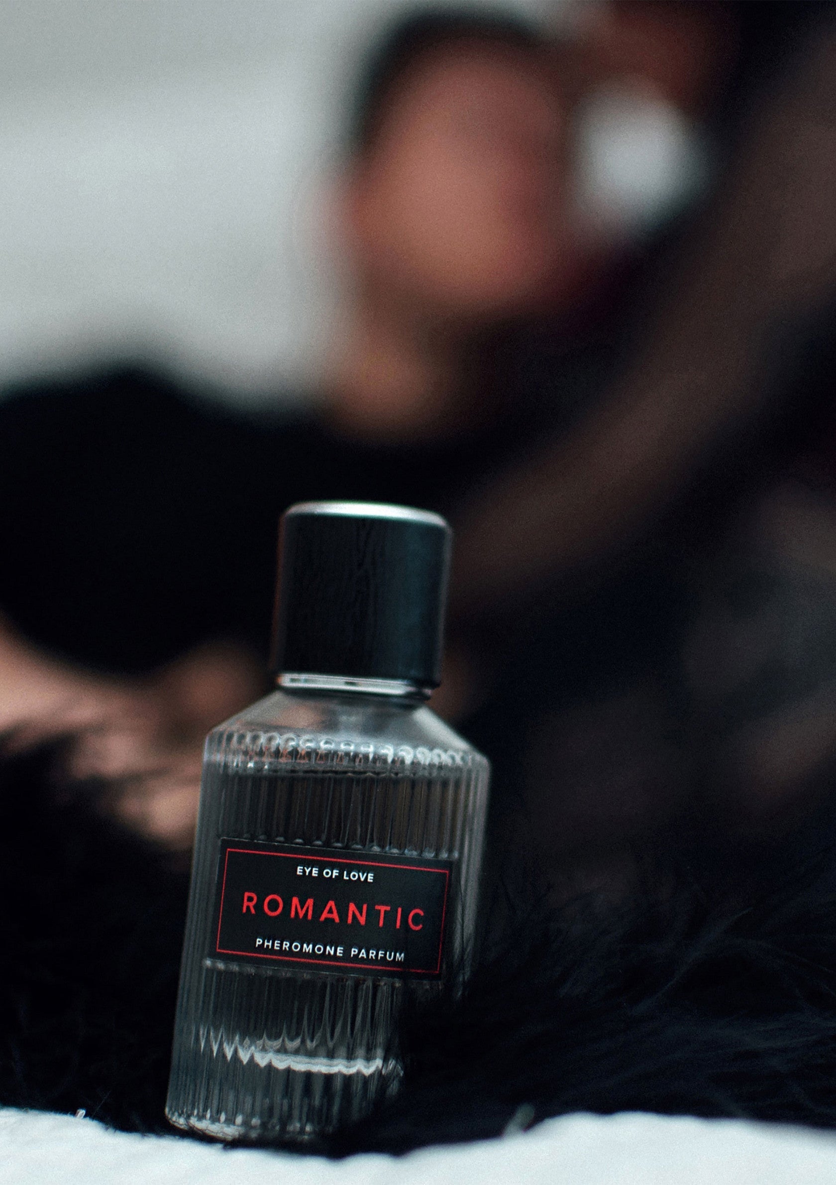 Parfum romantique aux phéromones pour elle. Découvrez le parfum Eye Of Love Romantic pour une séduction naturelle.; Romantische feromoonparfum voor haar. Ontdek de Eye Of Love Romantic parfum voor natuurlijke verleiding.; Romantic pheromone perfume for her. Discover Eye Of Love Romantic fragrance for natural seduction.
