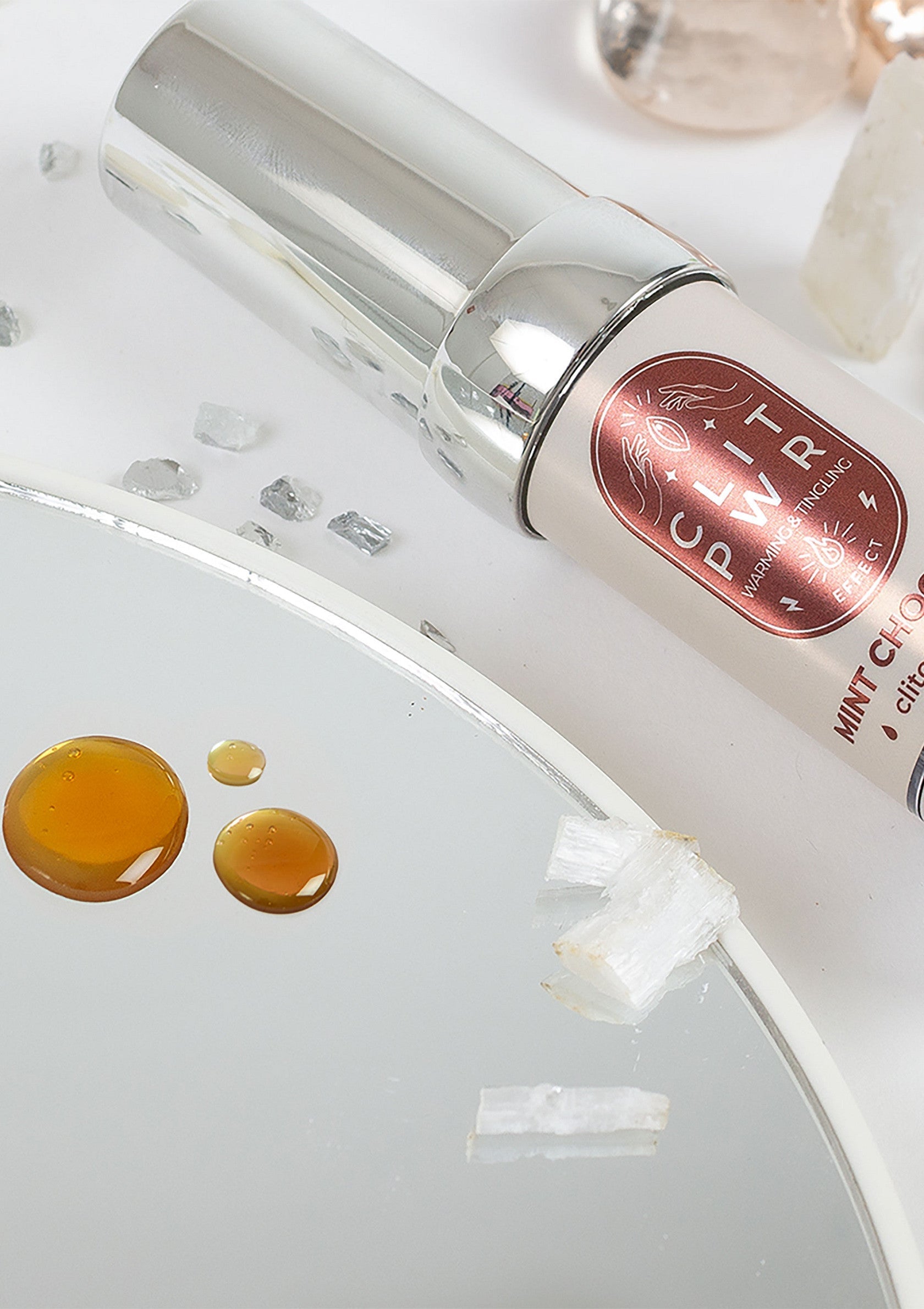 Huile de massage Clit Pwr Mint Choc, pour le plaisir et la relaxation. Découvrez le pouvoir des huiles naturelles et des sensations uniques.; Clit Pwr Mint Choc massageolie, voor genot en ontspanning. Ontdek de kracht van natuurlijke oliën en unieke sensaties.; Clit Pwr Mint Choc massage oil for pleasure & relaxation. Discover natural oils & unique sensations. Shop now!