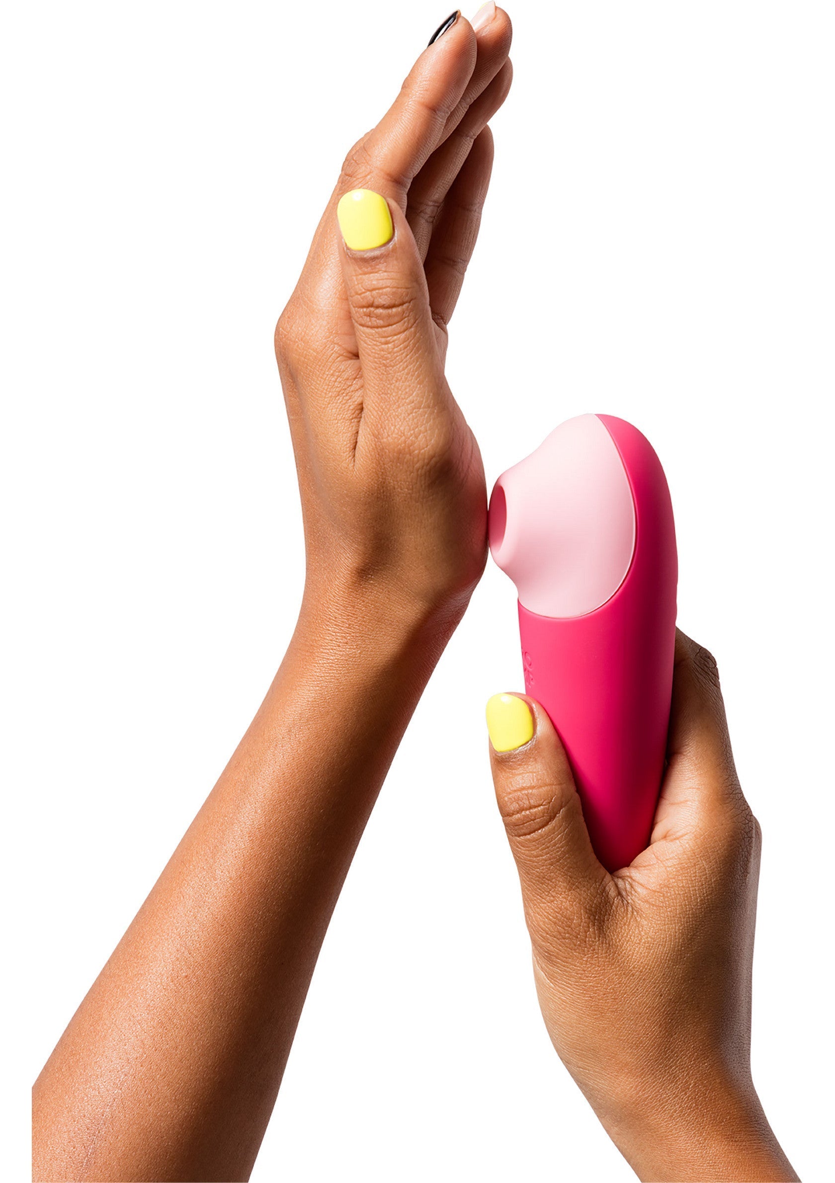 Vibromasseur rose et chair pour une expérience intime et agréable.; Roze en huidkleurige vibrator voor een intieme en plezierige ervaring.; Pink and nude vibrator for an intimate and pleasurable experience.
