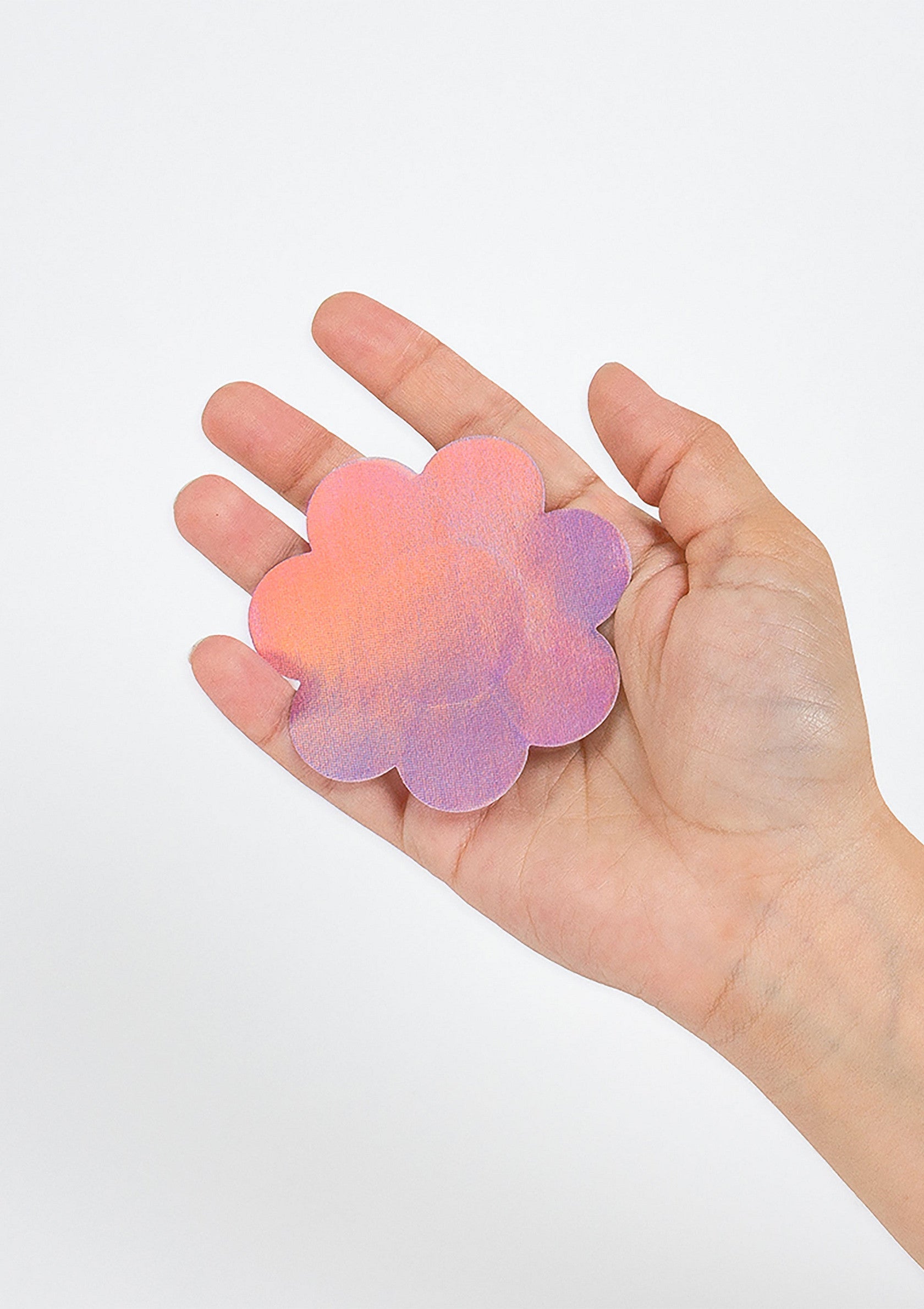 Patch coloré en forme de fleur, parfait pour personnaliser vos vêtements et accessoires. Motifs uniques et détails soignés.; Kleurrijke bloem patch, perfect voor het personaliseren van kleding en accessoires. Unieke patronen en verfijnde details.; Colorful flower patch, perfect for personalizing your clothes and accessories. Unique patterns and refined details.