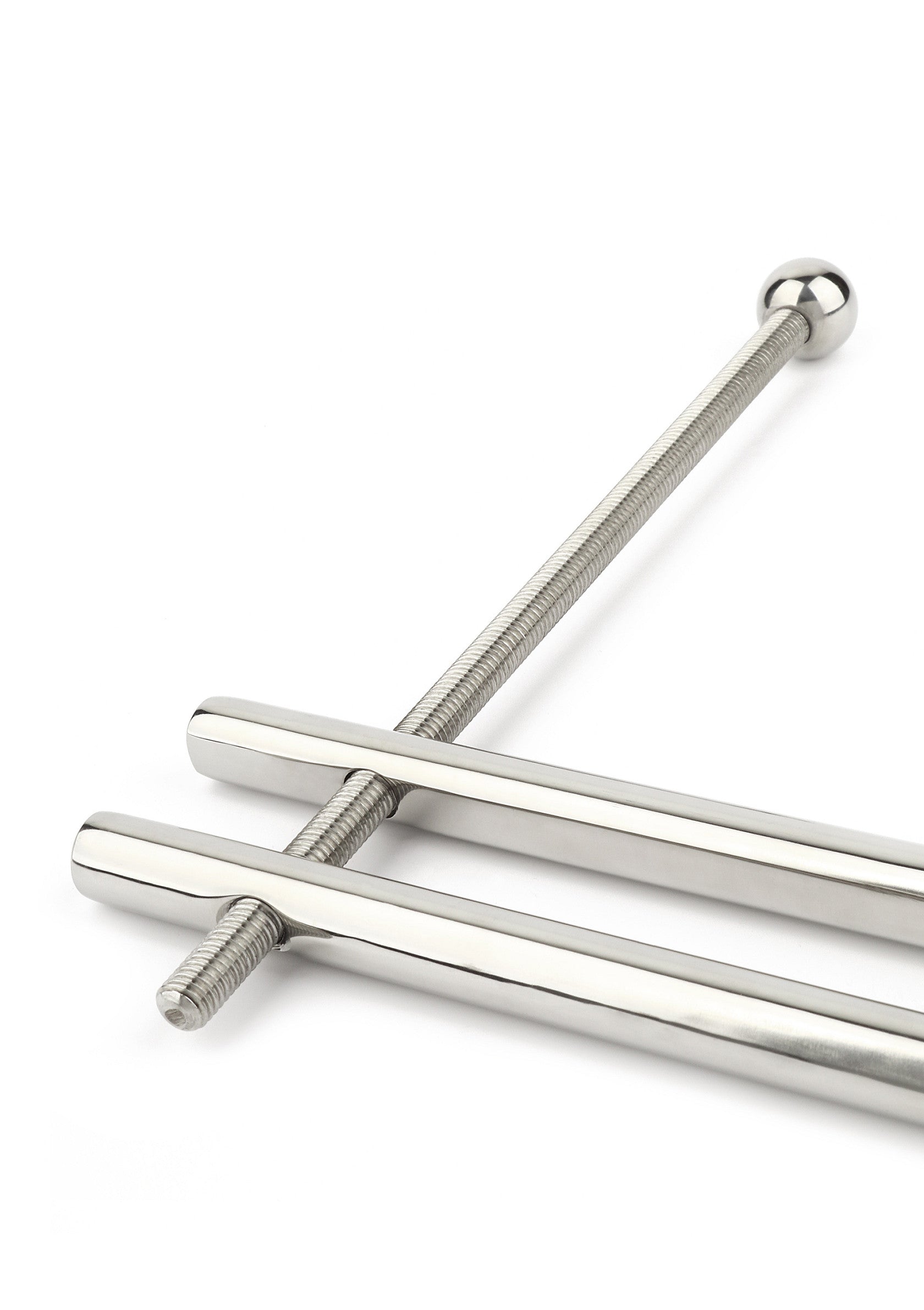 Accessoires érotiques en acier inoxydable pour adultes exigeants.; Roestvrijstalen erotische accessoires voor veeleisende volwassenen.; Stainless steel erotic accessories for discerning adults.