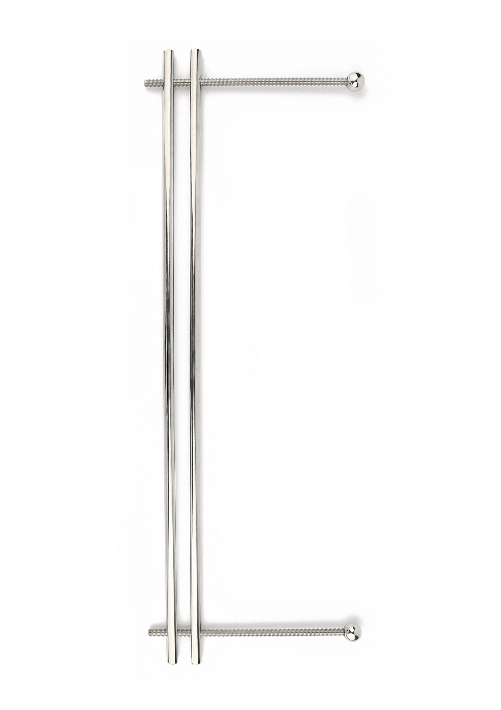 Porte-serviettes en métal élégant pour salle de bain ou cuisine. Design moderne et minimaliste.; Stijlvolle metalen handdoekhouder voor badkamer of keuken. Modern en minimalistisch design.; Sleek metal towel rack for bathroom or kitchen. Modern, minimalist design.