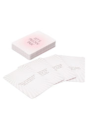 Jeu de cartes 'Let's Pillow Talk' pour des conversations intimes et amusantes.; Kaartspel 'Let's Pillow Talk' voor intieme & leuke gesprekken.; 'Let's Pillow Talk' card game for intimate and fun conversations.