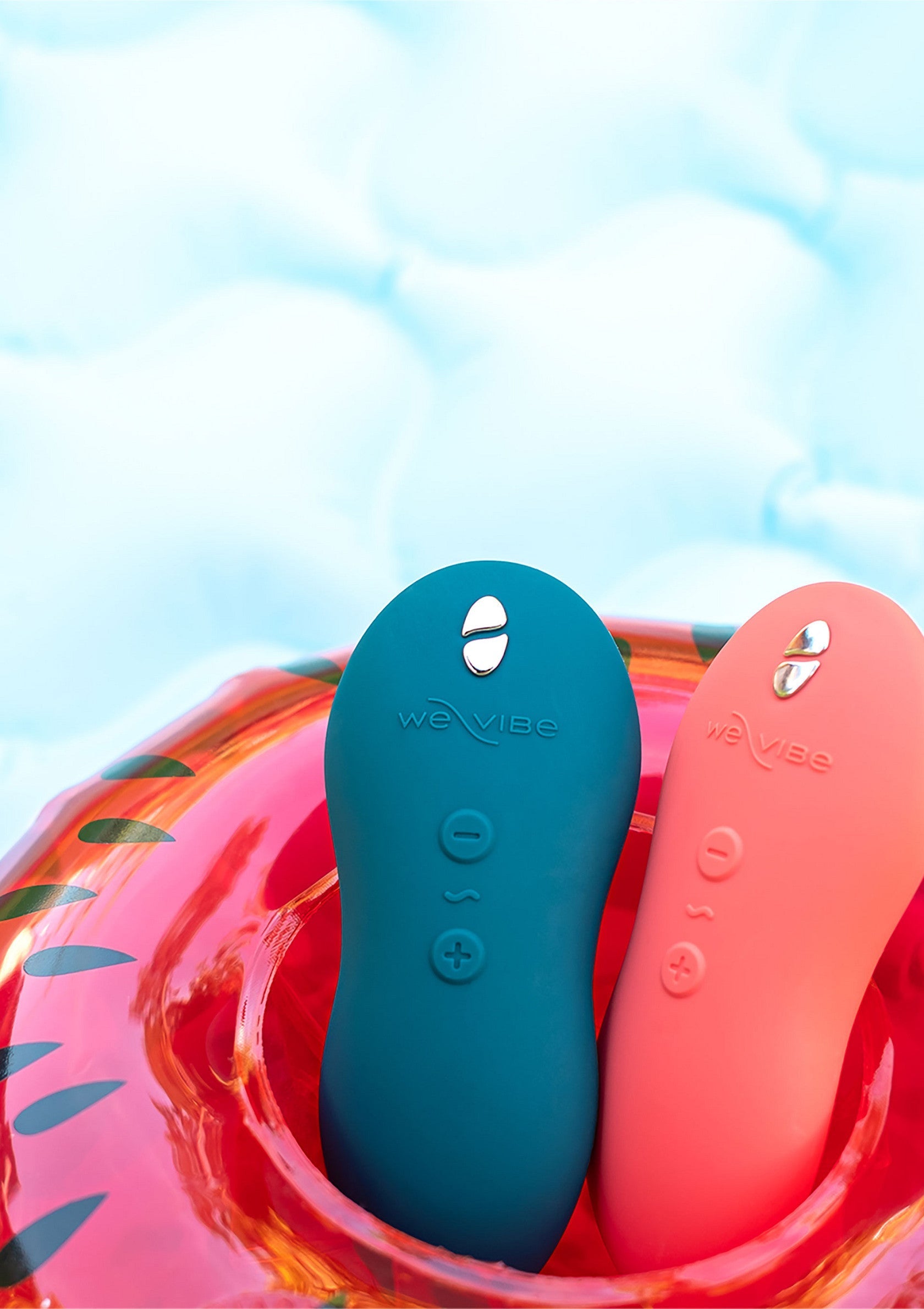 Vibromasseurs We-Vibe colorés, idéaux pour l'été. Découvrez le plaisir aquatique avec ces accessoires tendance et performants.; Kleurrijke We-Vibe vibrators, perfect voor de zomer. Ontdek waterpret met deze trendy en krachtige accessoires.; Colorful We-Vibe vibrators, perfect for summer. Discover aquatic pleasure with these trendy and powerful accessories.