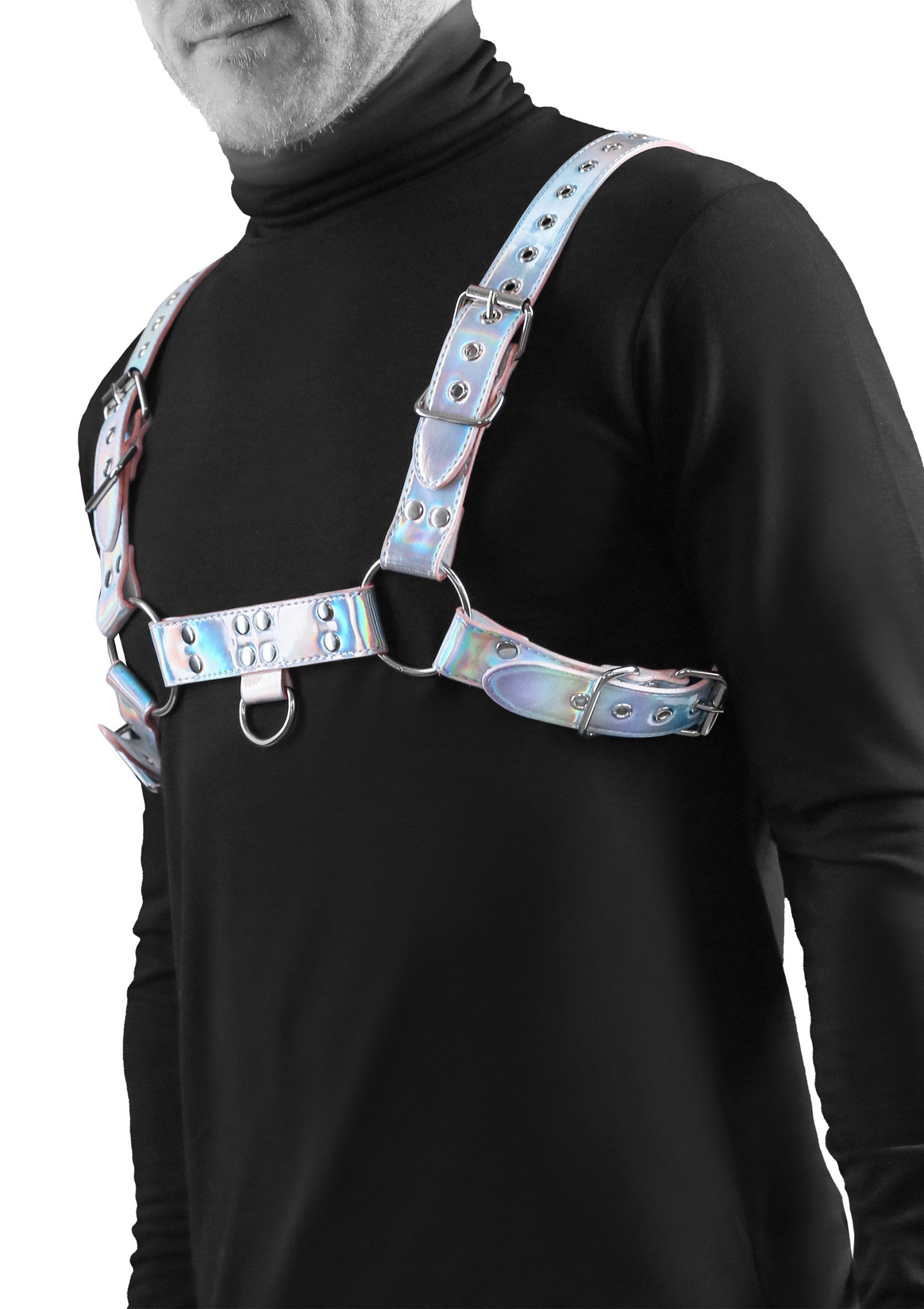 Harnais pour homme, style moderne et audacieux. Accessoire de mode unique. Disponible maintenant !; Harnas voor mannen, moderne en gewaagde stijl. Uniek modeaccessoire. Nu beschikbaar!; Men's harness, modern and bold style. Unique fashion accessory. Available now!