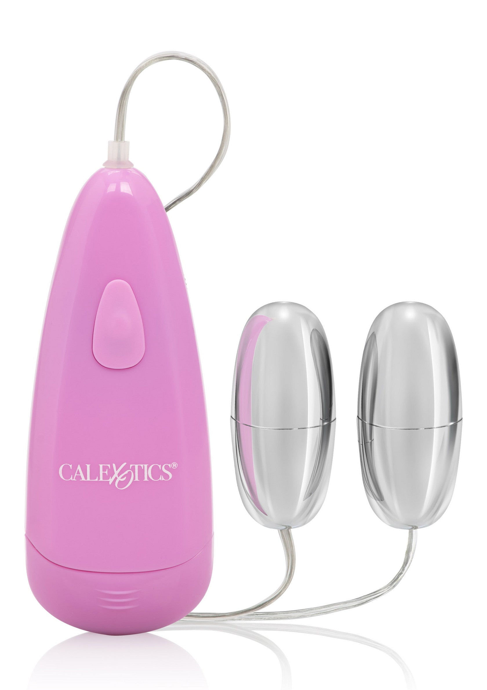 Vibromasseur double Calexotics avec télécommande rose et œufs vibrants en argent pour le plaisir intime.; Calexotics dubbele vibrator met roze afstandsbediening en zilveren vibrerende eieren voor intiem genot.; Calexotics double vibrator with pink remote and silver vibrating eggs for intimate pleasure.