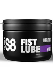 Lubrifiant S8 Fist Lube Extra Thick Hybrid. Pot de 500ml. Pour une pénétration anale confortable et sans douleur.; S8 Fist Lube Extra Thick Hybrid glijmiddel. Pot van 500ml. Voor comfortabele en pijnloze anale penetratie.; S8 Fist Lube Extra Thick Hybrid lubricant. 500ml jar. For comfortable and painless anal penetration.