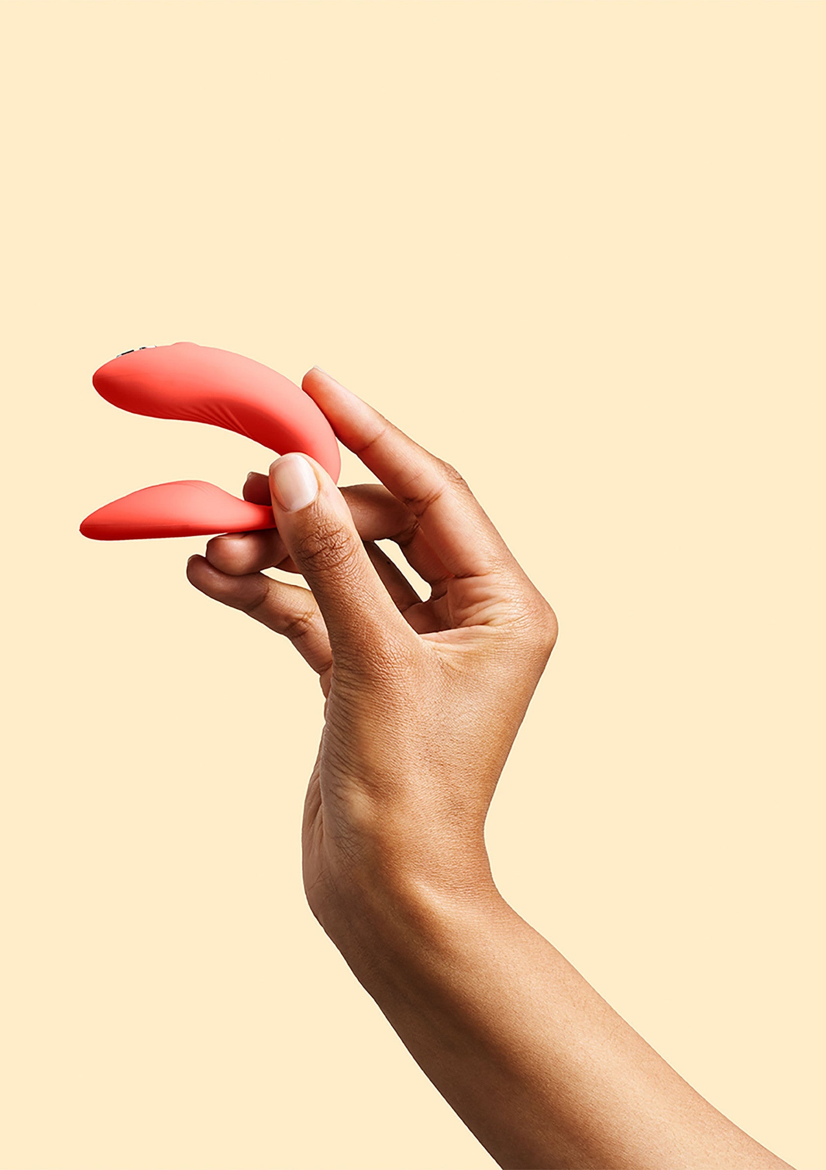 Vibromasseur de couple pour le plaisir. Explorez l'intimité et améliorez votre vie sexuelle avec ce masseur personnel.; Koppel vibrator voor plezier. Ontdek intimiteit en verbeter je seksleven met deze persoonlijke stimulator.; Couple vibrator for pleasure. Explore intimacy & enhance your sex life with this personal massager.