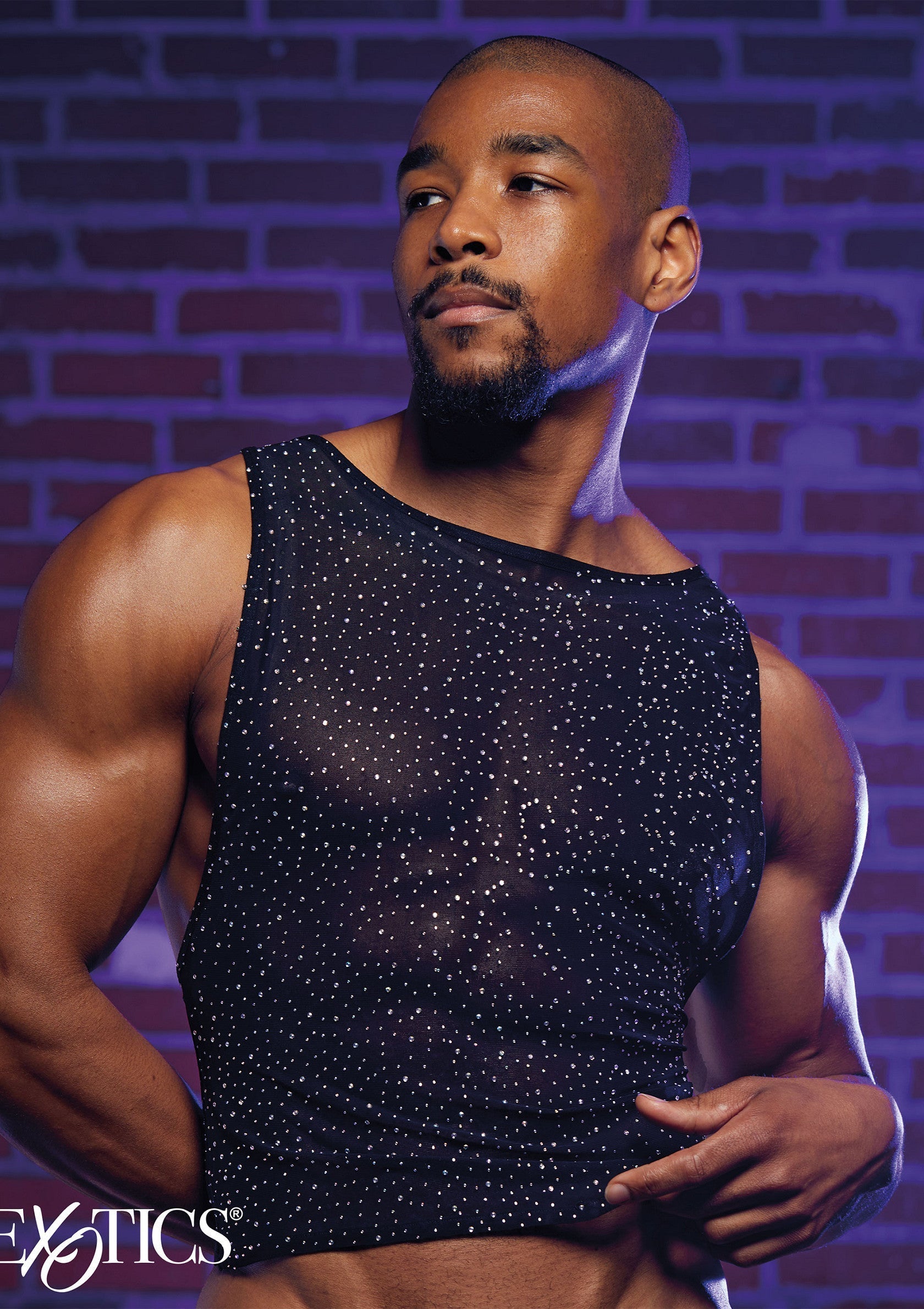 Débardeur homme noir transparent à pois argentés pour un look séduisant et élégant.; Zwarte, doorschijnende heren tanktop met zilveren stippen voor een verleidelijke en elegante look.; Sheer black men's tank top with silver dots for a seductive and elegant look.