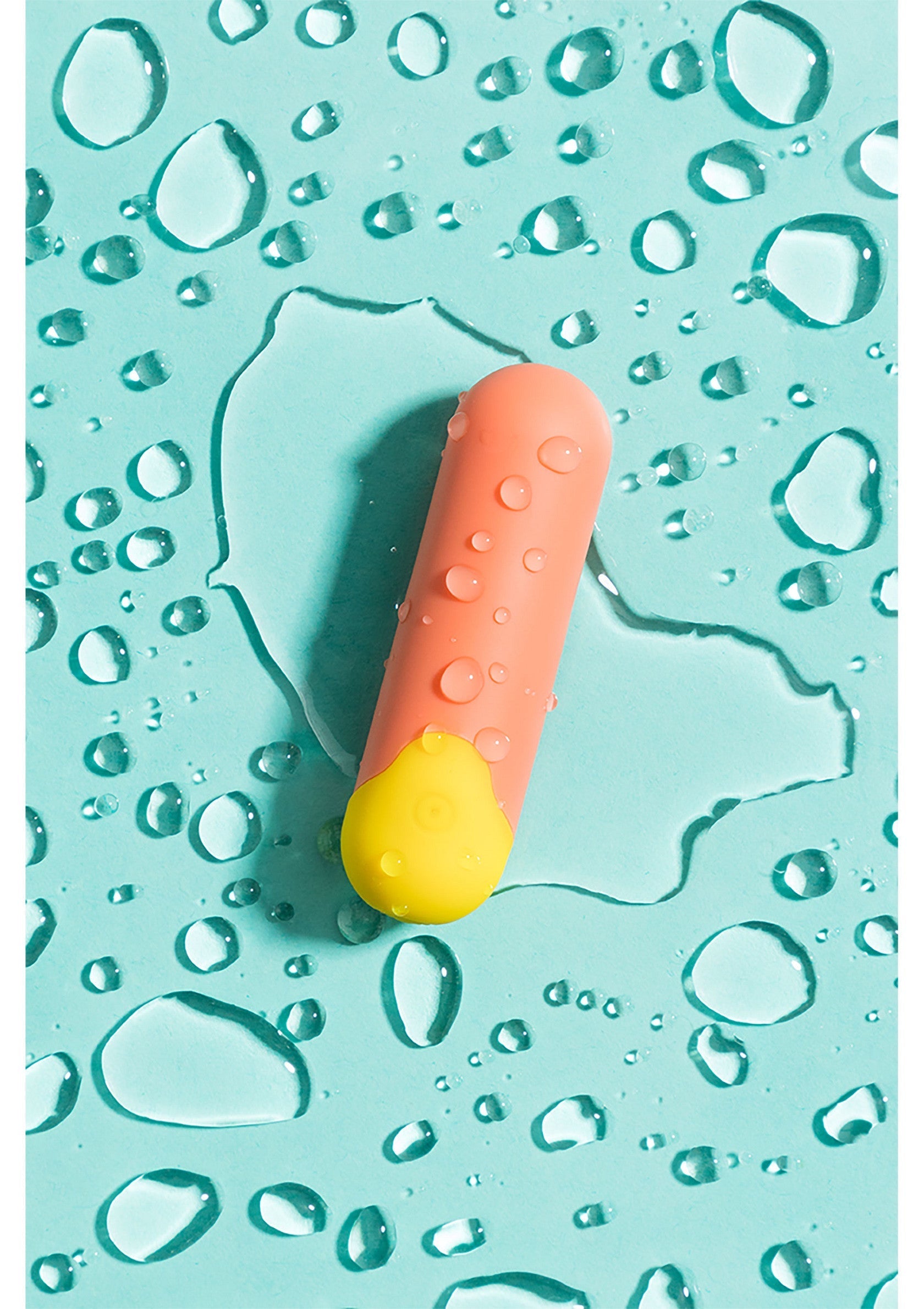 Vibromasseur étanche rose et jaune pour adultes, parfait pour le plaisir solitaire ou en couple.; Roze en gele waterdichte vibrator voor volwassenen, perfect voor solo- of partnerspel.; Pink and yellow waterproof adult vibrator, perfect for solo or partner play.