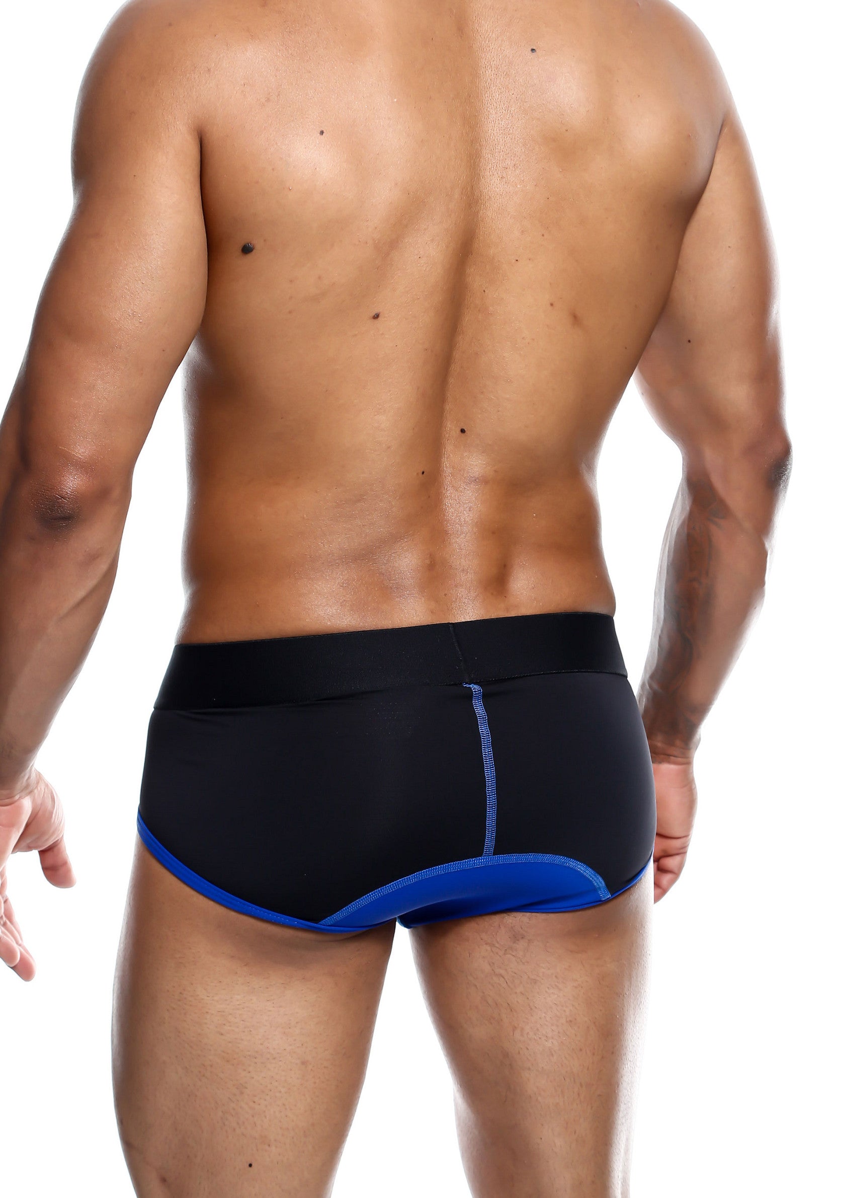 Slip pour homme noir et bleu. Confort et style garantis pour tous les jours. Découvrez notre collection.; Zwarte en blauwe herenslip. Comfort en stijl gegarandeerd voor elke dag. Bekijk onze collectie.; Black and blue men's briefs. Comfort and style guaranteed for every day. Shop our collection.