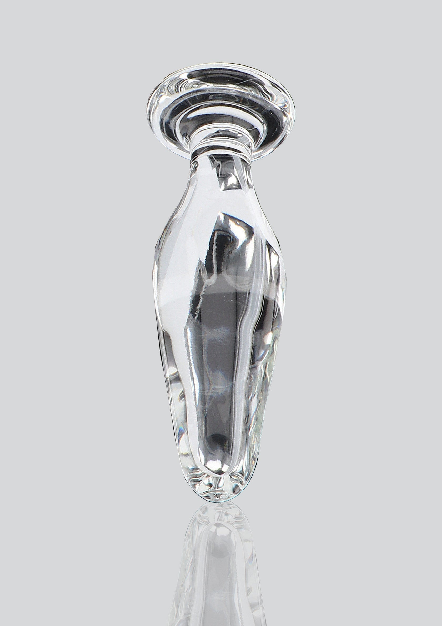 Plug anal en verre transparent, pour une expérience unique et élégante. Découvrez nos accessoires intimes de haute qualité.; Glazen anale plug voor een unieke en elegante ervaring. Ontdek onze hoogwaardige intieme accessoires. Transparant design.; Clear glass anal plug for a unique, elegant experience. Explore our high-quality intimate accessories. Transparent design.