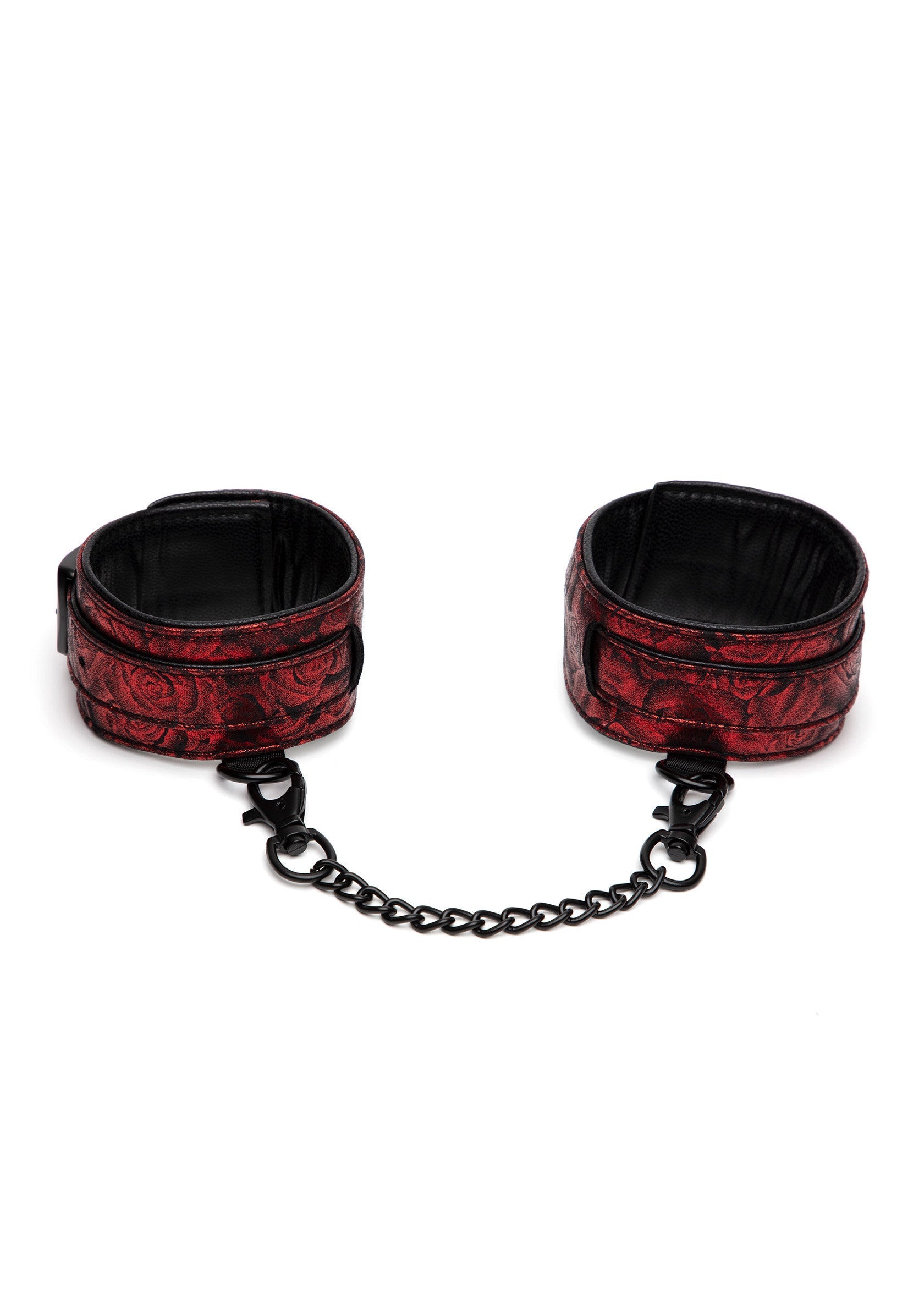 Menottes en cuir rouge texturé avec chaîne noire pour un jeu de rôle excitant.; Getextureerde rode lederen handboeien met zwarte ketting voor een spannend rollenspel.; Textured red leather handcuffs with black chain for exciting roleplay.