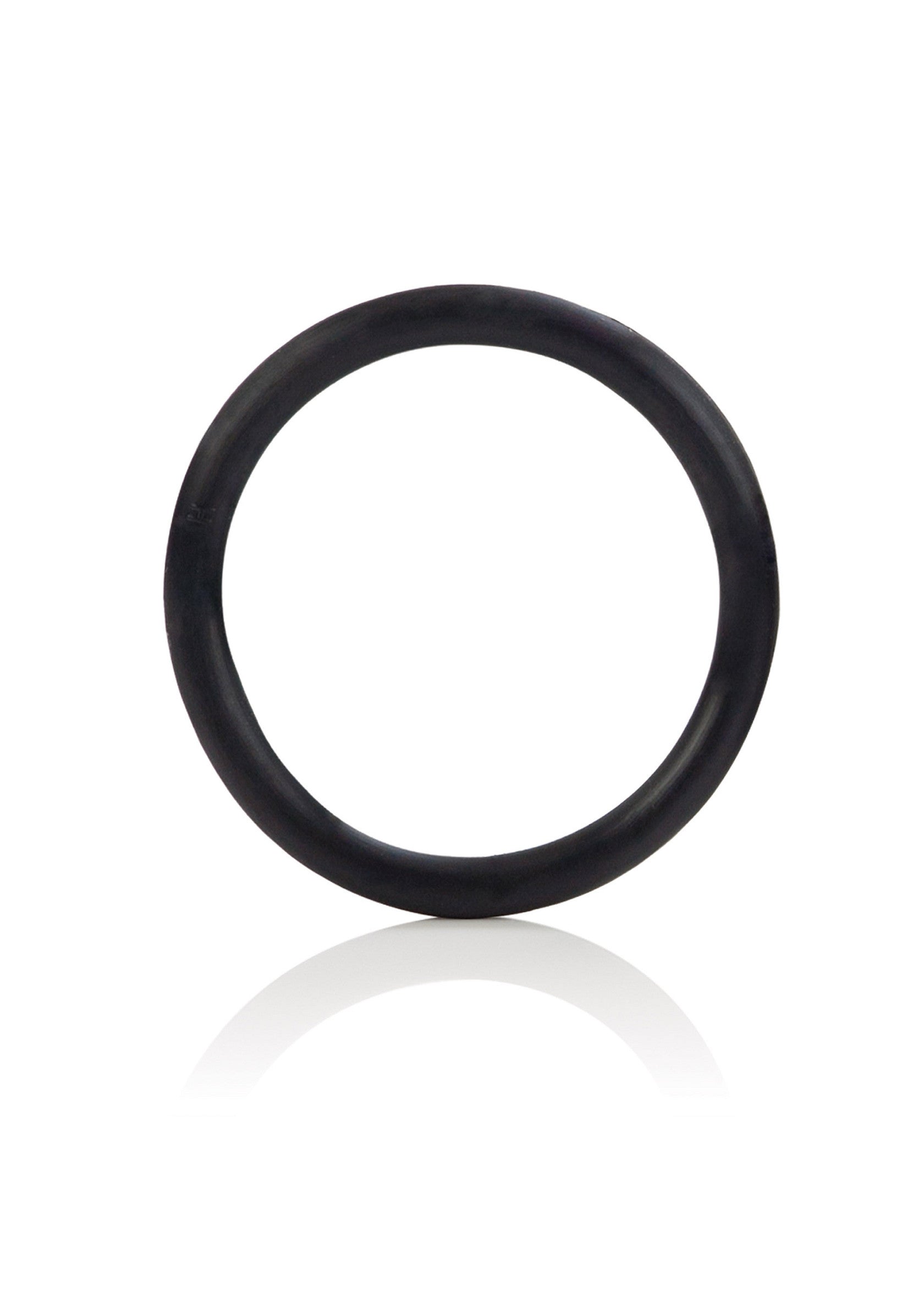 Anneau noir élégant, parfait pour ajouter une touche de style subtile à votre look.; Stijlvolle zwarte ring, perfect om een subtiele touch aan je look toe te voegen.; Sleek black ring, perfect for adding a subtle touch of style to your look.