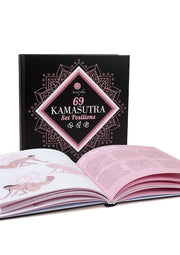 Livre Kamasutra Secret Play avec 69 positions sexuelles. Idées cadeaux coquines.; Secret Play Kamasutra boek met 69 seksuele posities. Stout cadeau idee.; Secret Play Kamasutra book with 69 sex positions. Naughty gift idea.