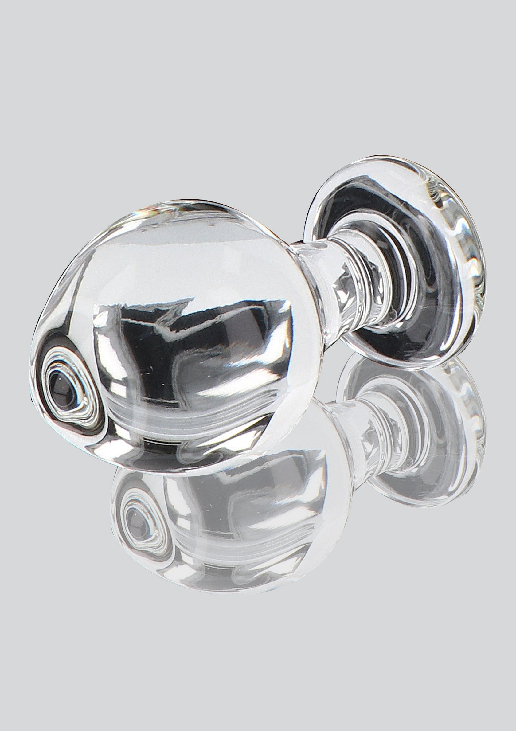 Plug anal en verre transparent pour le plaisir et l'exploration. Élégant et lisse pour une expérience unique.; Transparante glazen anaalplug voor genot en exploratie. Elegant en glad voor een unieke ervaring.; Clear glass anal plug for pleasure and exploration. Sleek and smooth for a unique experience.