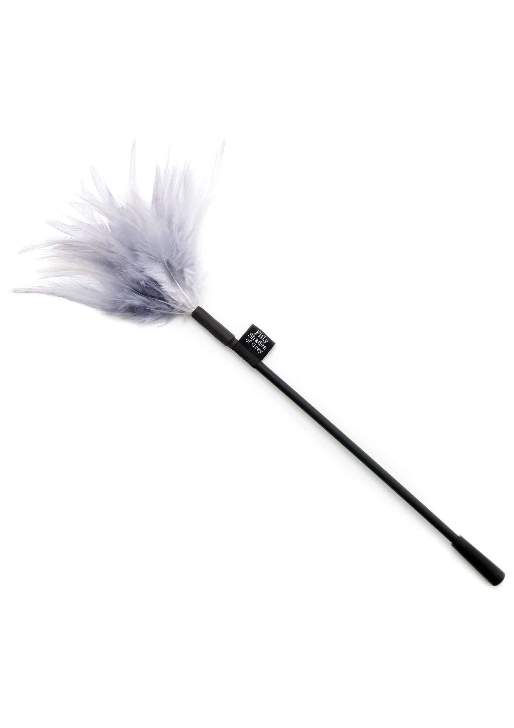 Chatouilleur à plumes gris avec manche noir pour un plaisir sensuel.; Grijze veren kietelaar met zwarte handgreep voor sensueel genot.; Grey feather tickler with a black handle for sensual pleasure.