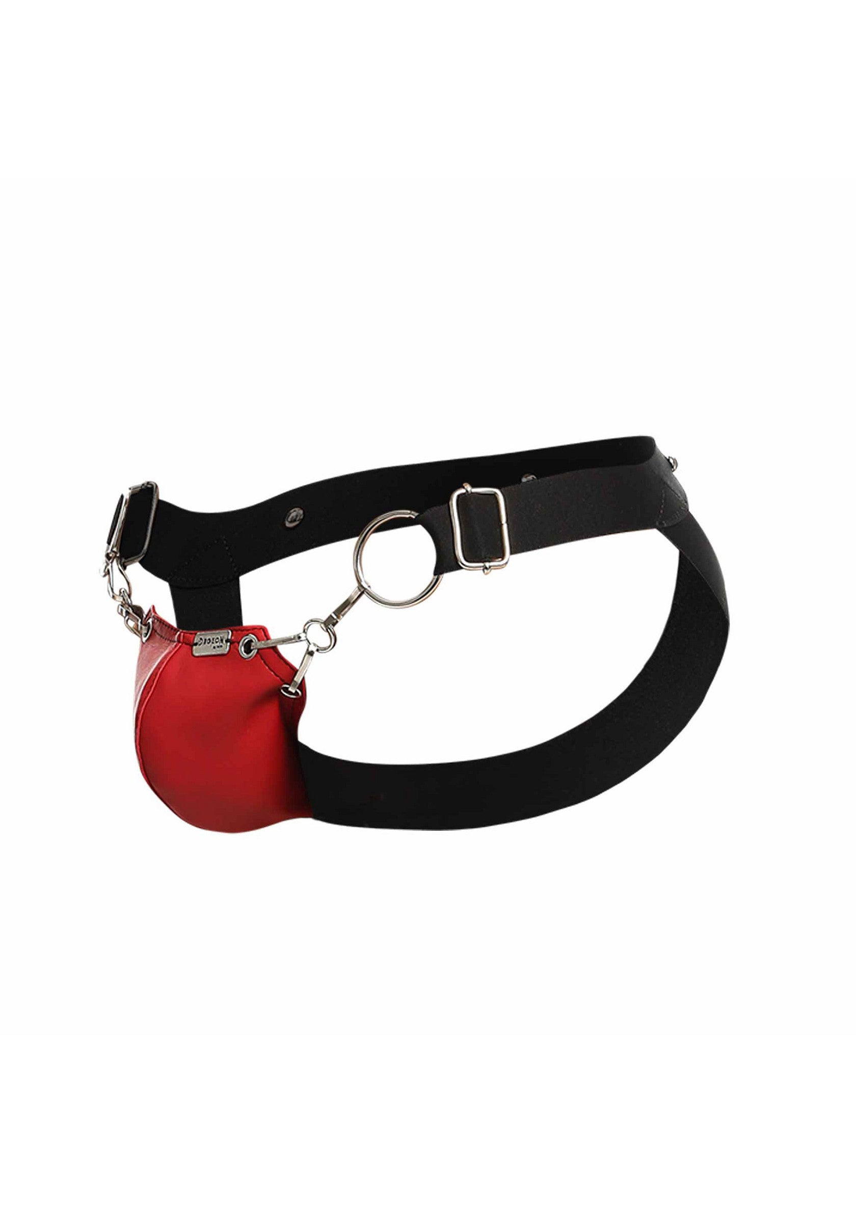Jockstrap rouge en cuir synthétique avec ceinture noire et chaîne métallique.; Rode kunstleren jockstrap met zwarte band en metalen ketting.; Red faux leather jockstrap with black band and metal chain.