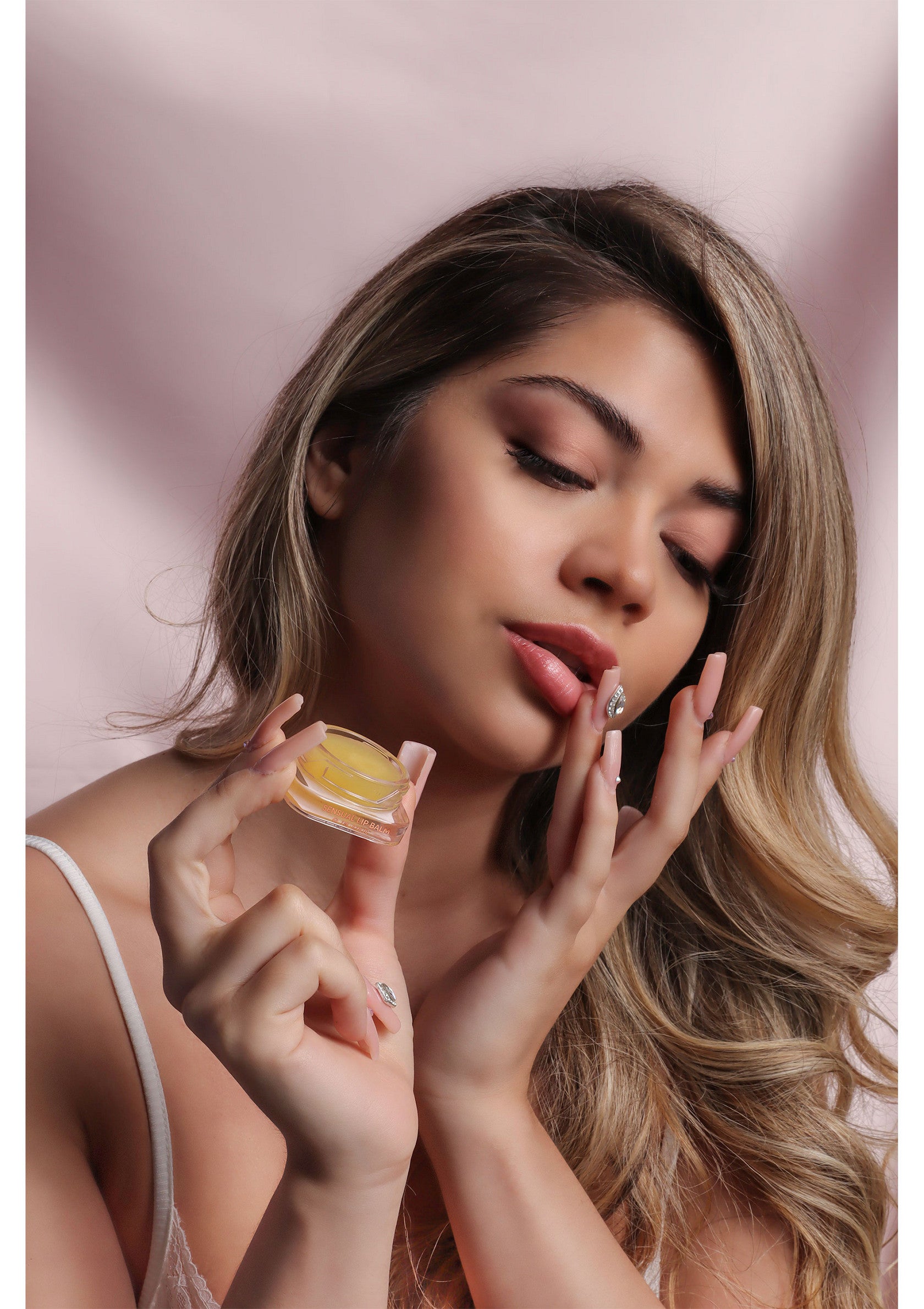 Baume à lèvres hydratant. Lèvres douces et protégées. Découvrez notre gamme de soins pour les lèvres.; Hydraterende lippenbalsem. Zachte en beschermde lippen. Ontdek ons assortiment lippenverzorging.; Hydrating lip balm. Soft and protected lips. Discover our lip care range.