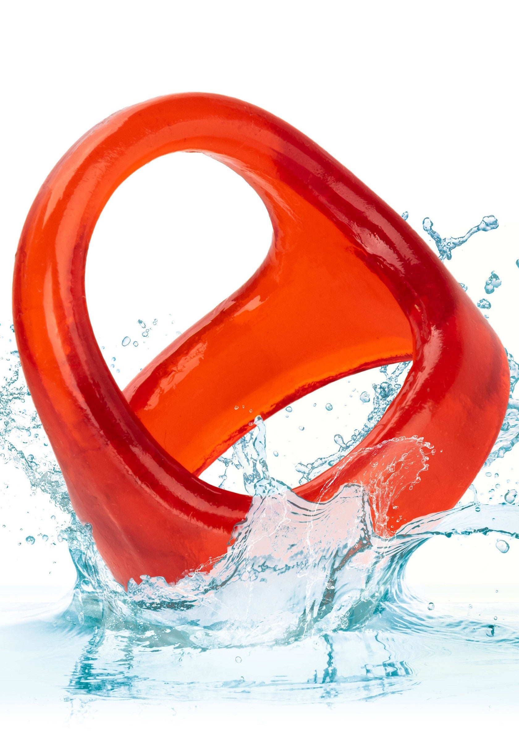 Anneau rouge flottant, jouet aquatique idéal pour s'amuser dans l'eau. Résistant et coloré pour un été rafraîchissant.; Rode drijvende ring, ideaal waterspeelgoed voor plezier in het water. Duurzaam en kleurrijk voor een verfrissende zomer.; Red floating ring, ideal water toy for fun in the water. Durable and colorful for a refreshing summer.